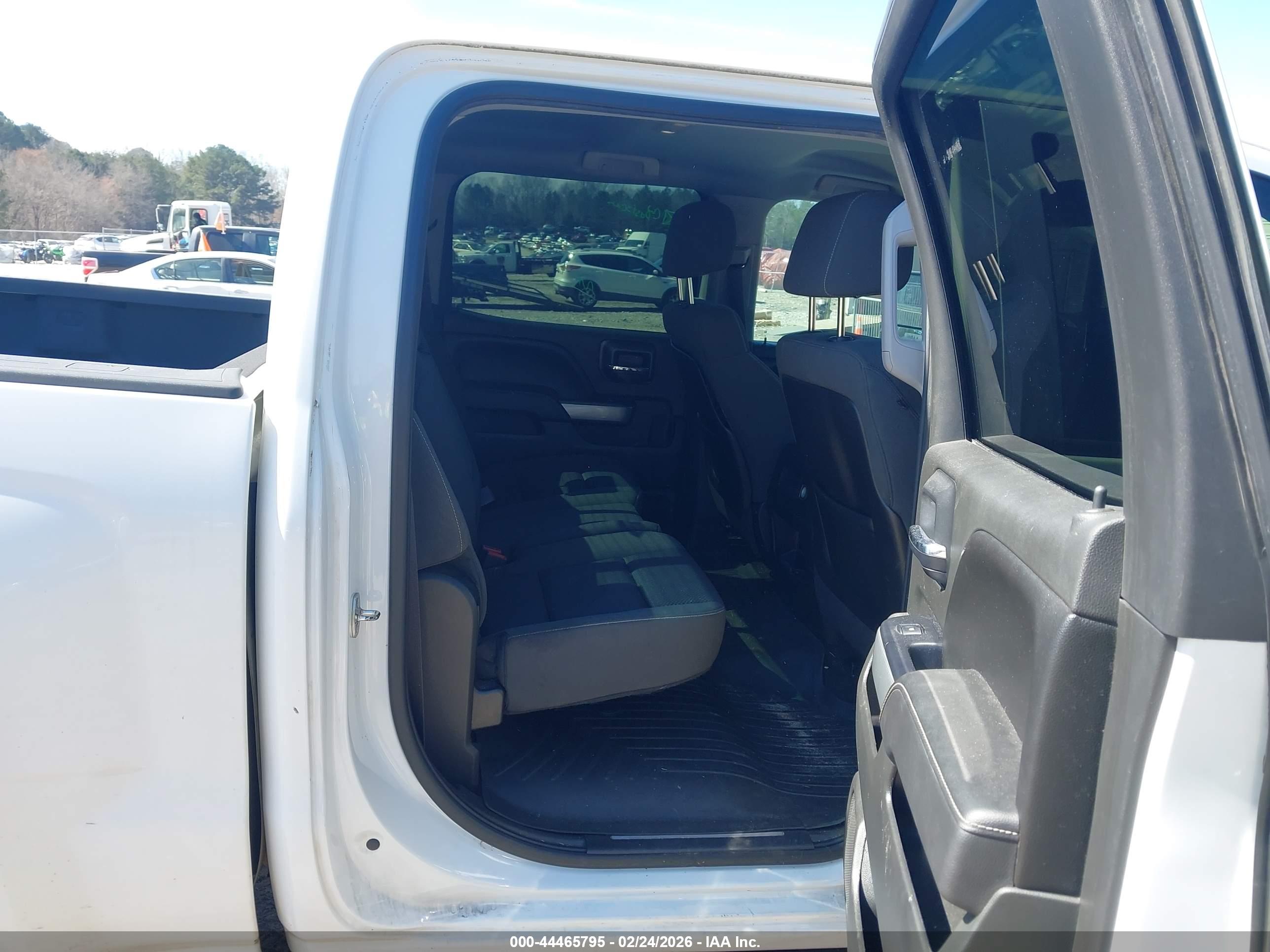 CHEVROLET SILVERADO image 8