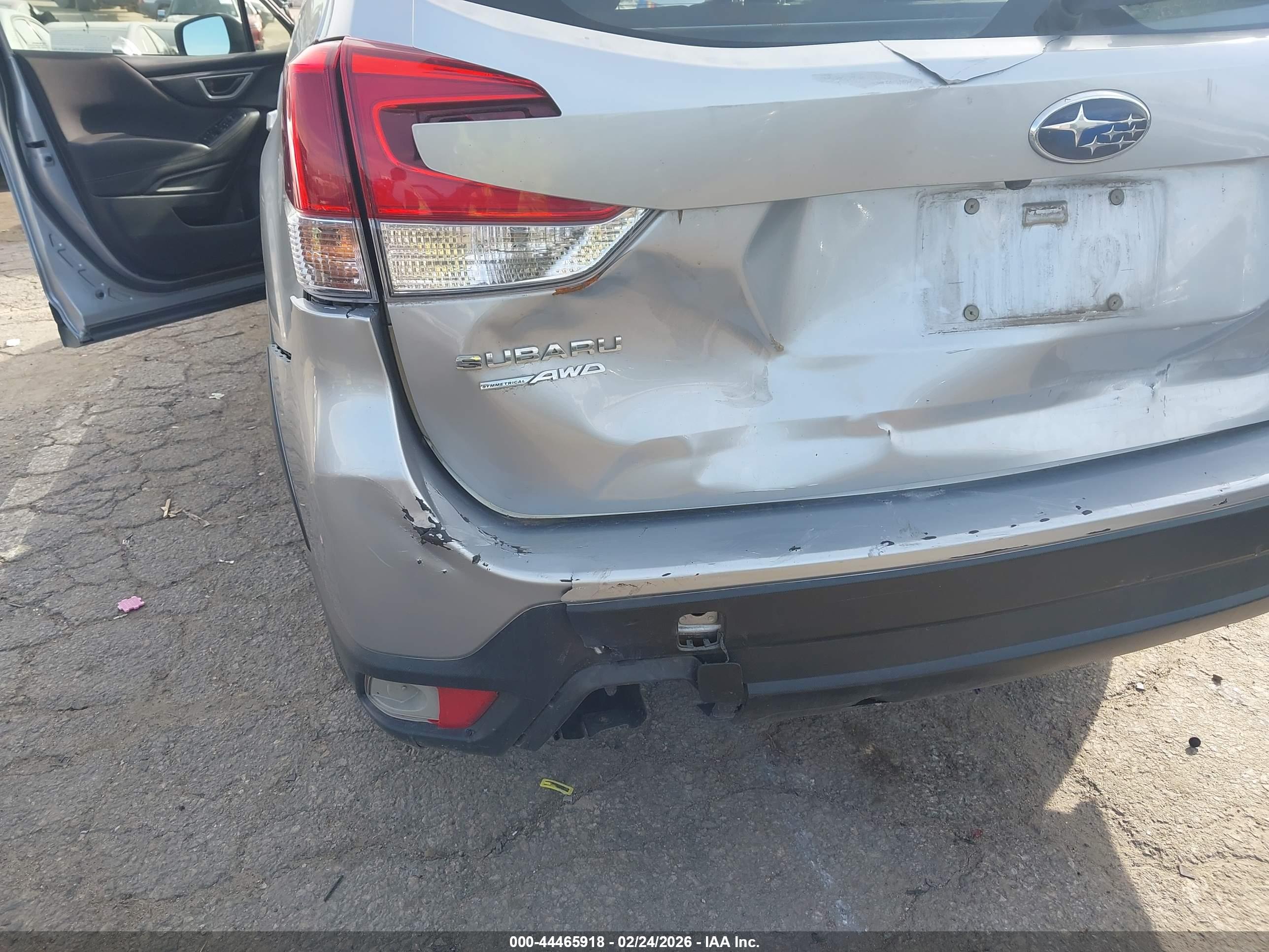 SUBARU FORESTER image 6
