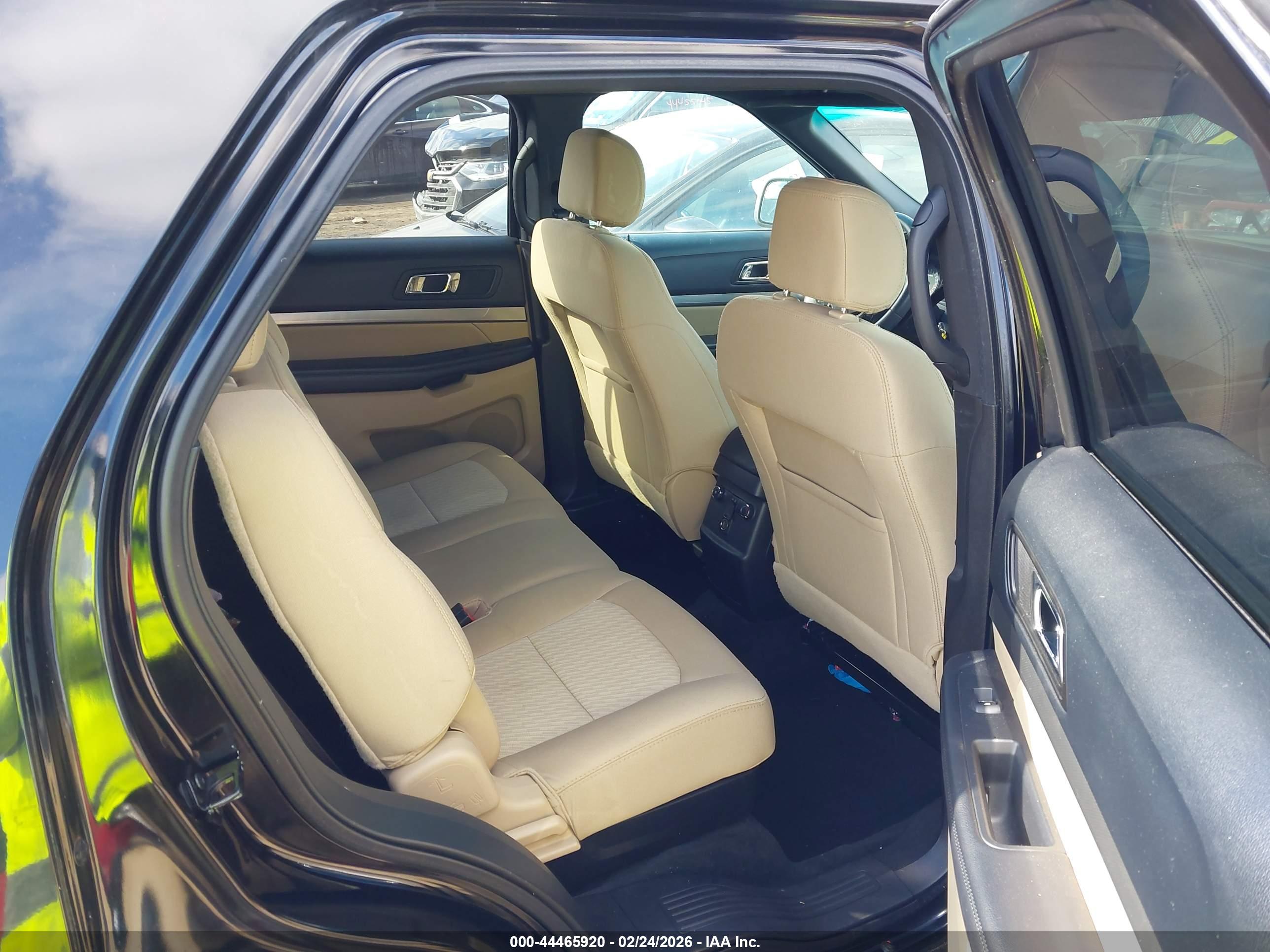 FORD EXPLORER image 8
