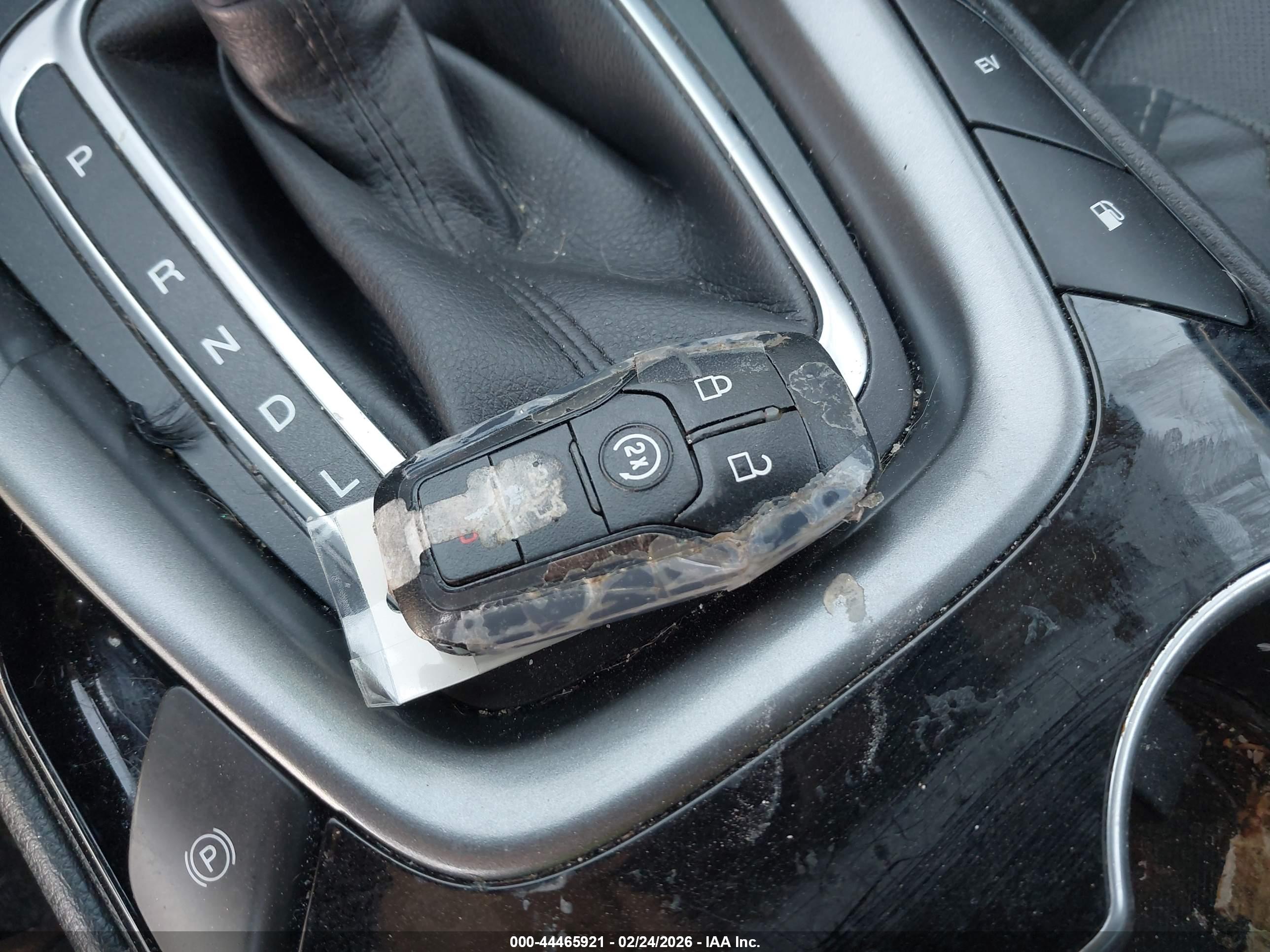 FORD FUSION image 11