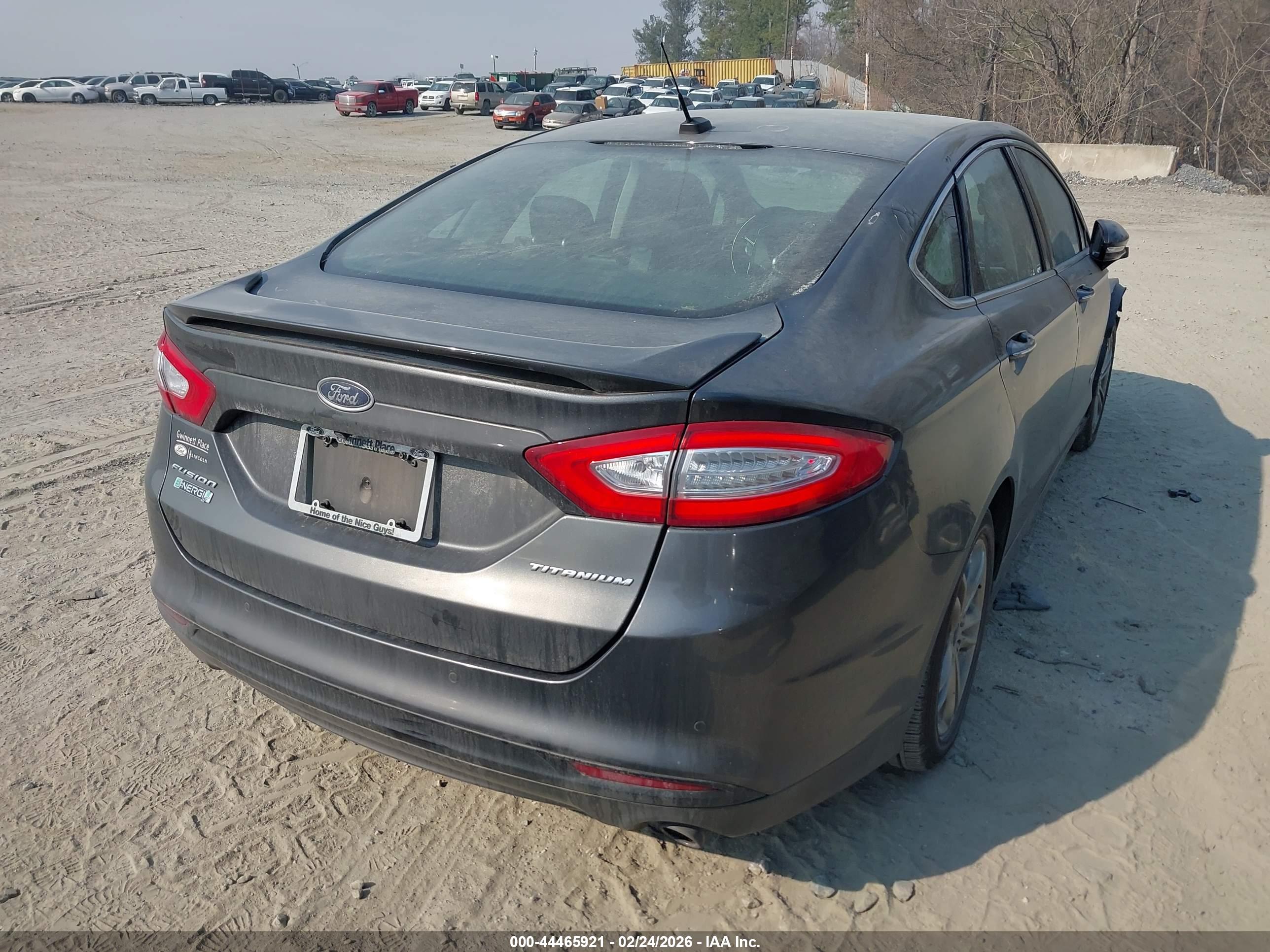 FORD FUSION image 4