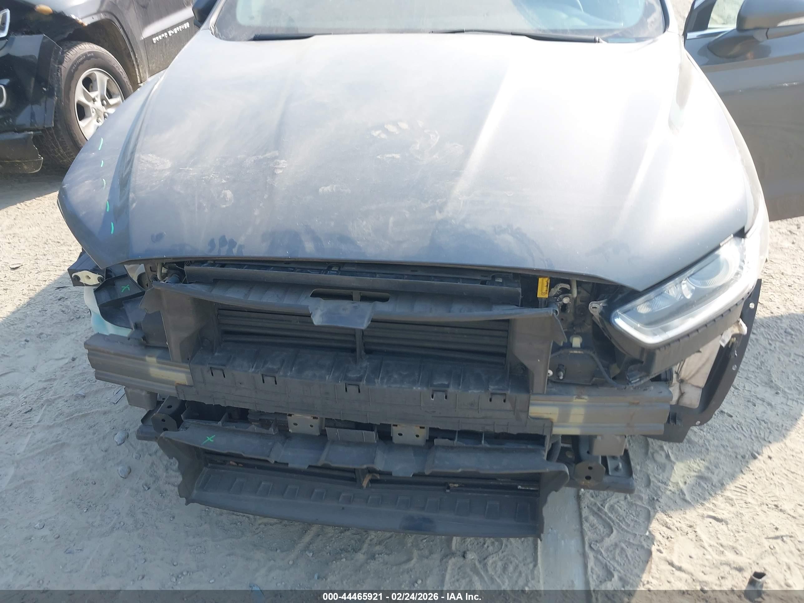 FORD FUSION image 6