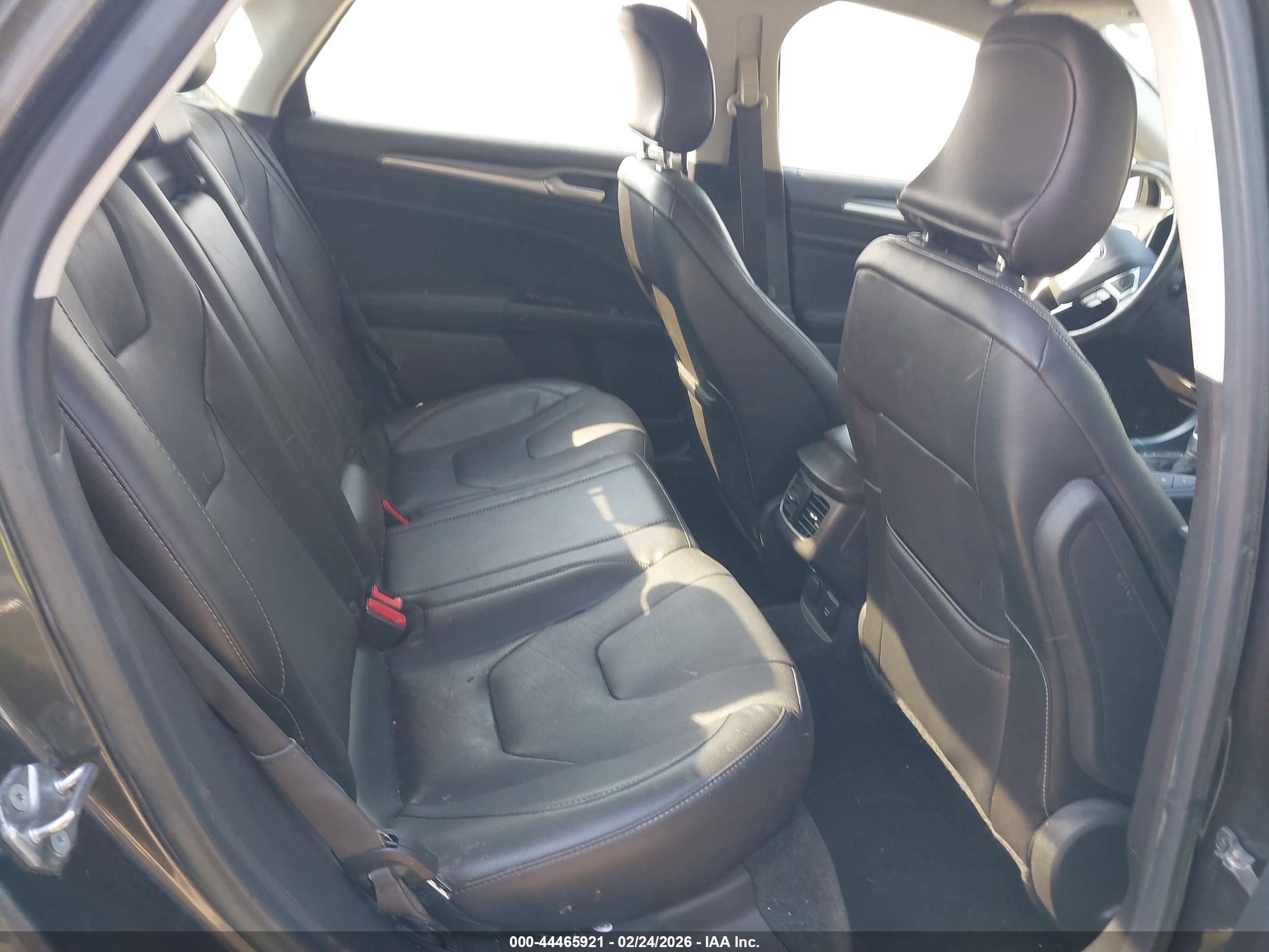 FORD FUSION image 8