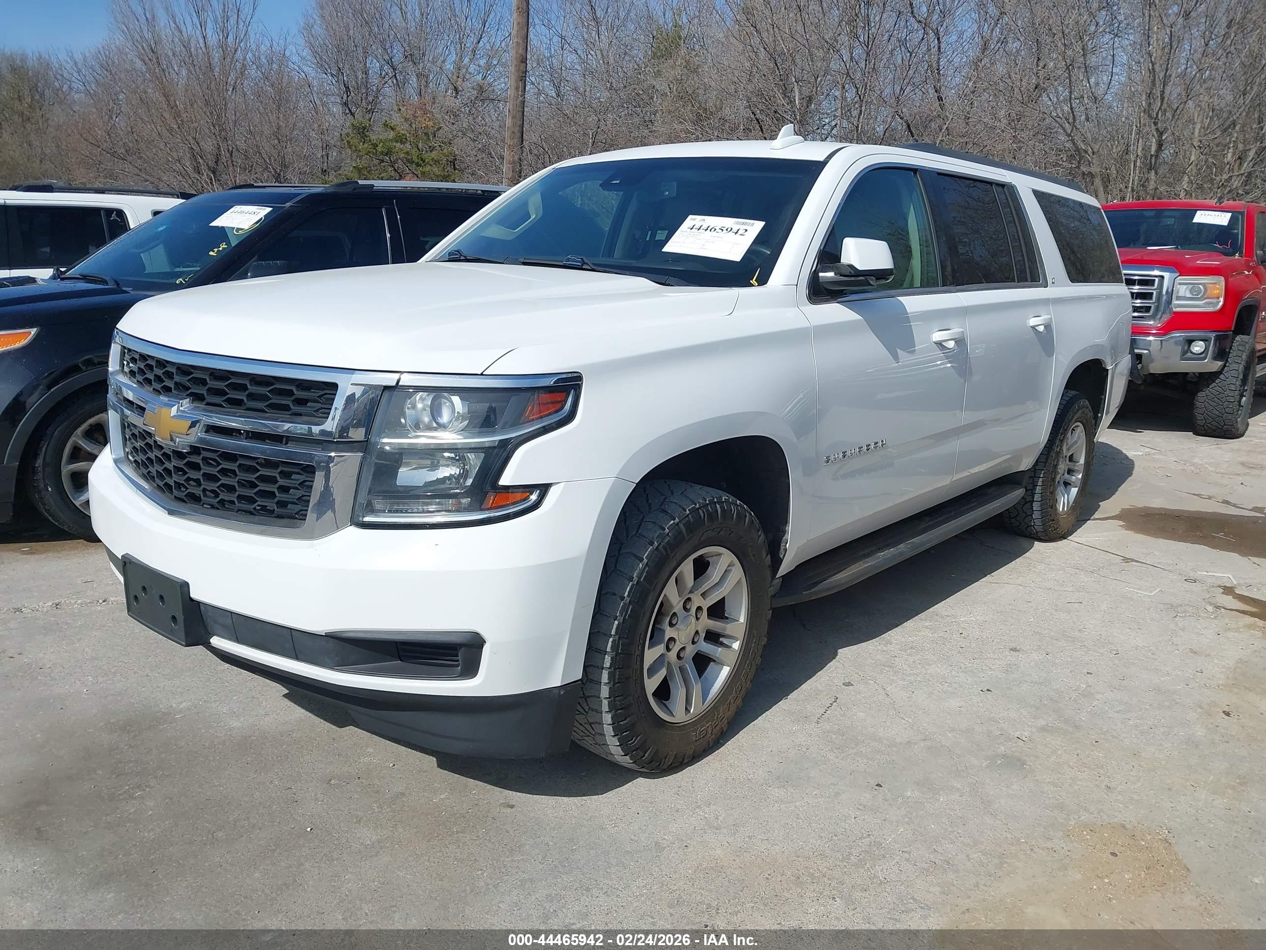 CHEVROLET SUBURBAN image 2