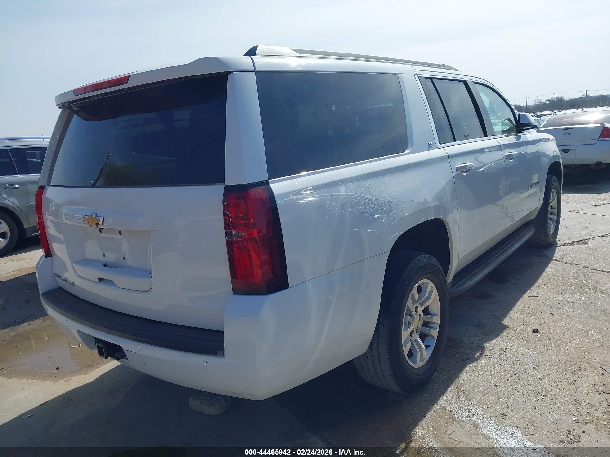 CHEVROLET SUBURBAN image 4
