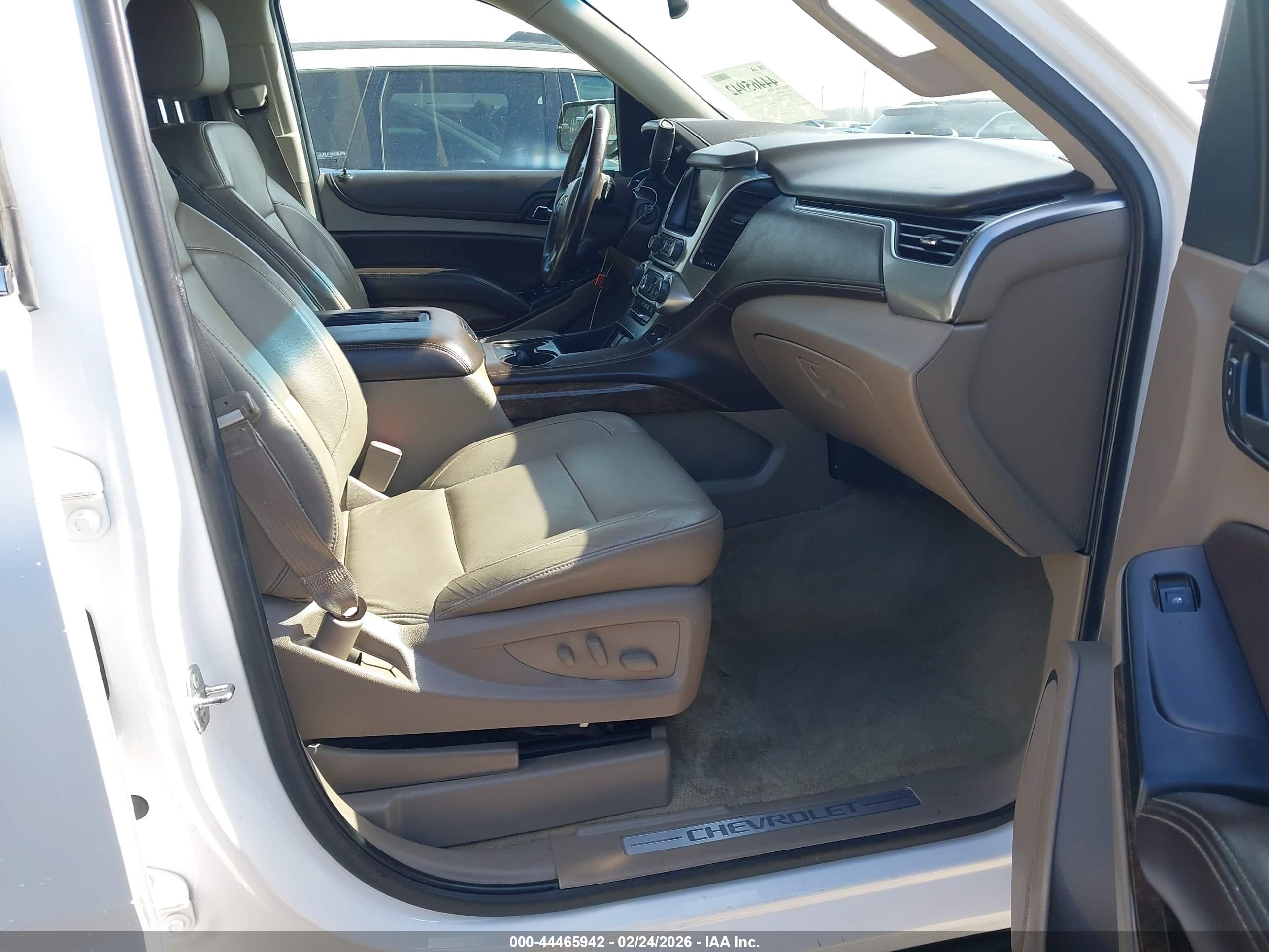 CHEVROLET SUBURBAN image 5