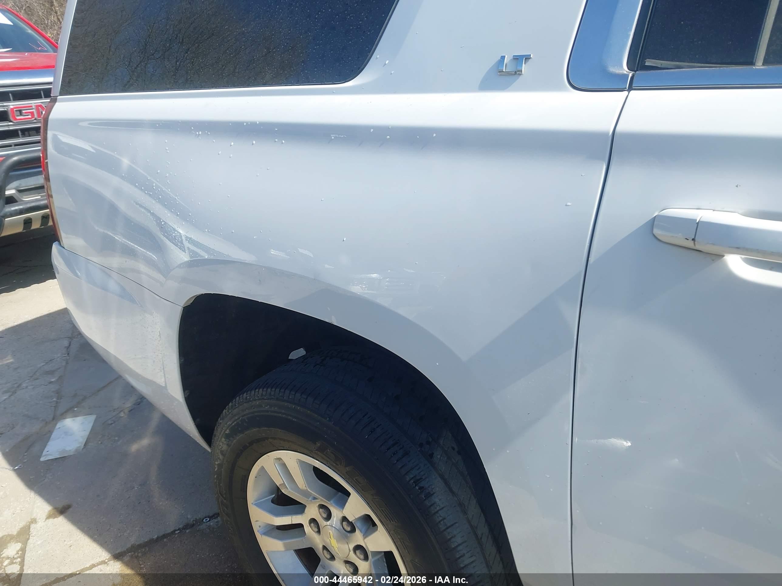 CHEVROLET SUBURBAN image 6