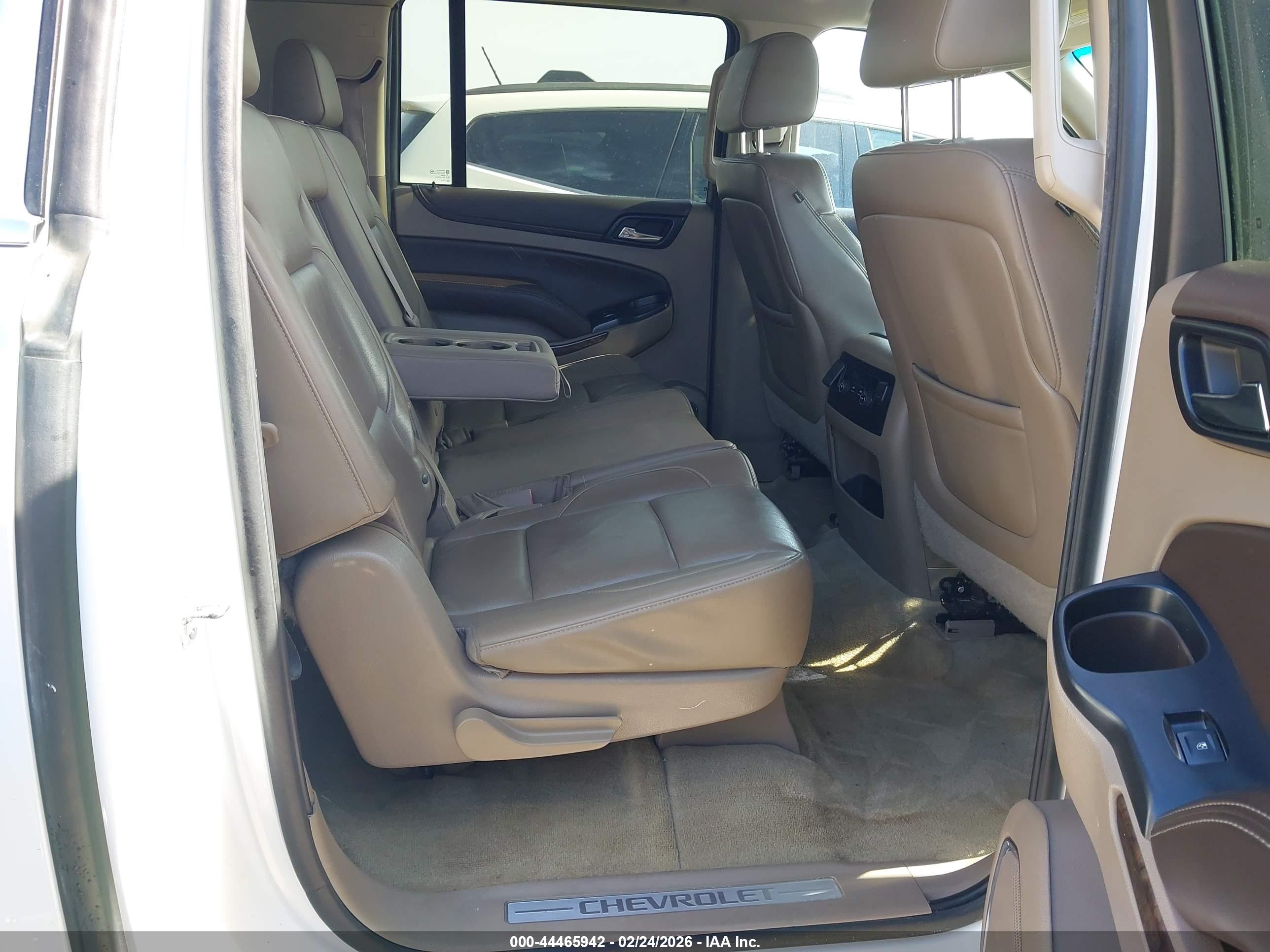 CHEVROLET SUBURBAN image 8