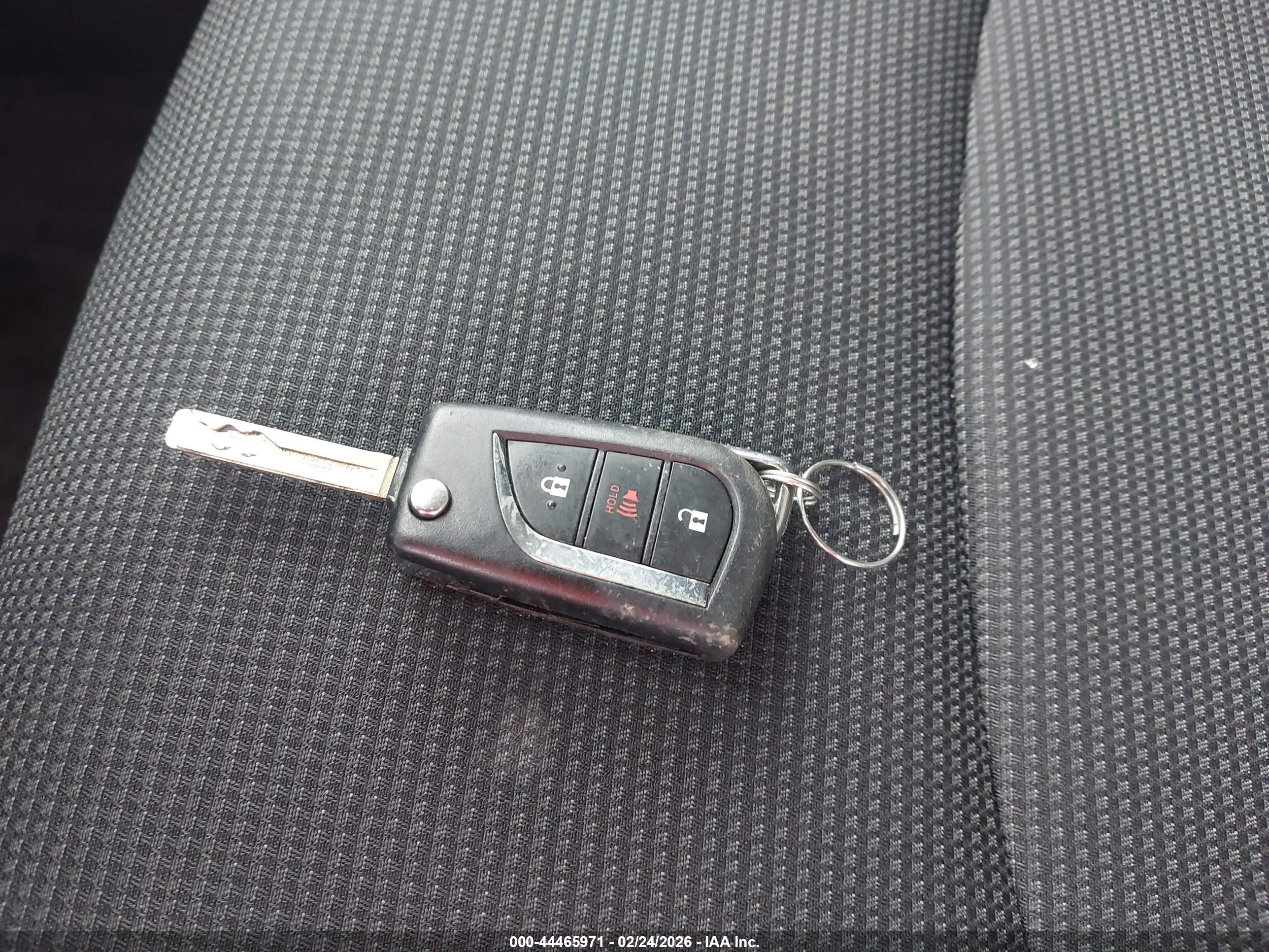 TOYOTA RAV4 image 11