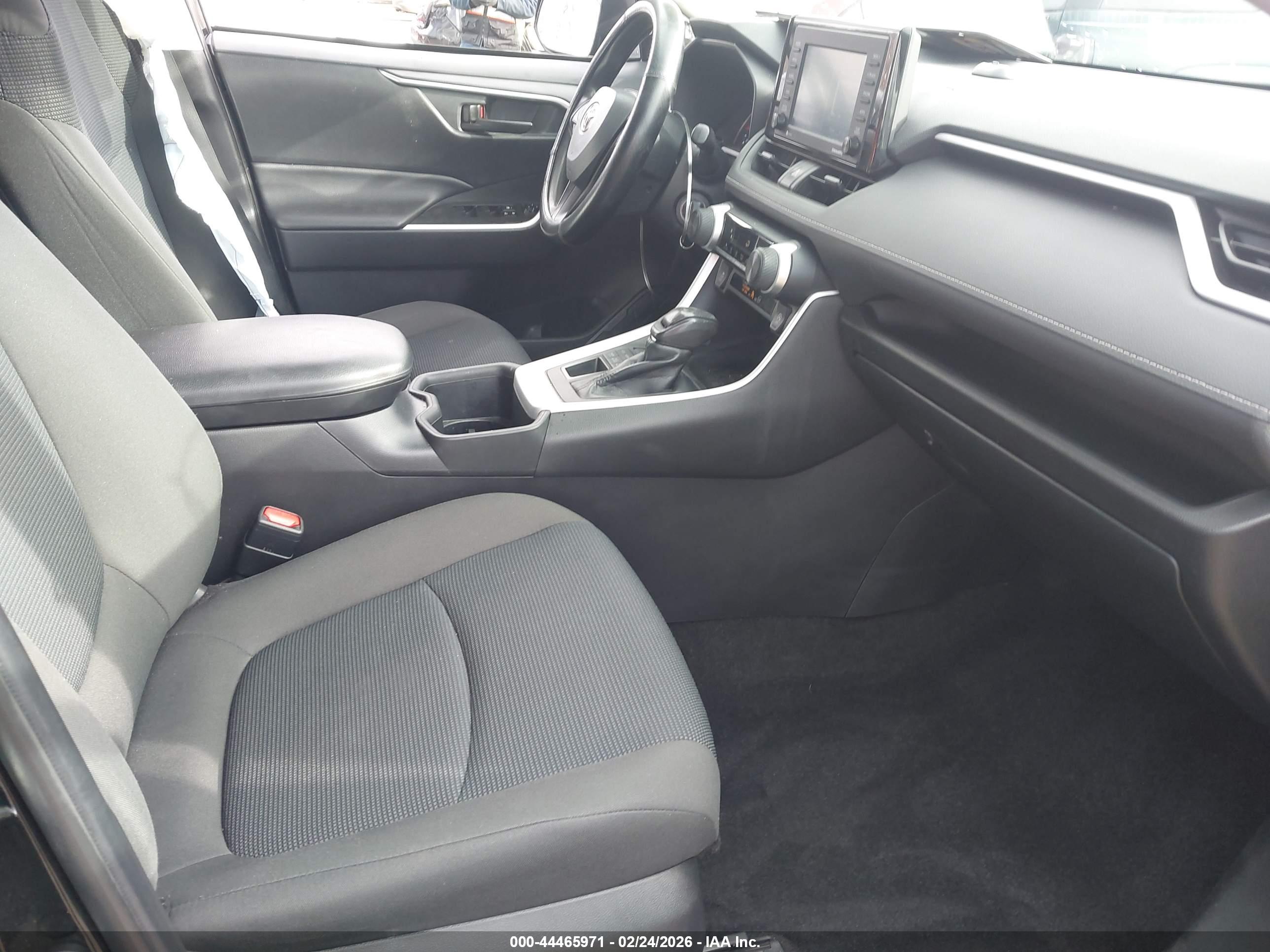 TOYOTA RAV4 image 5