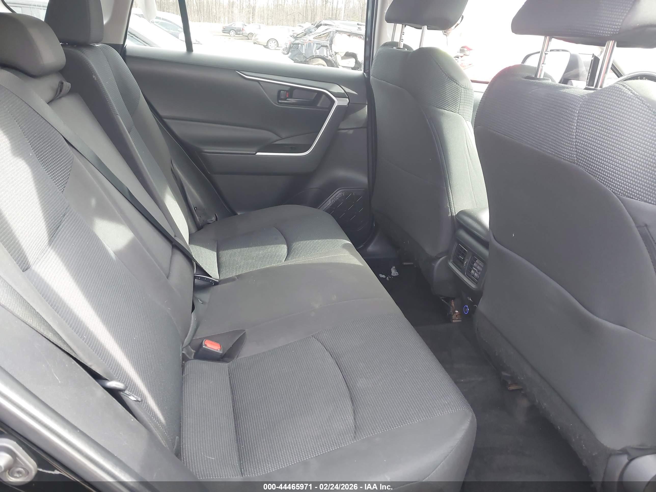 TOYOTA RAV4 image 8
