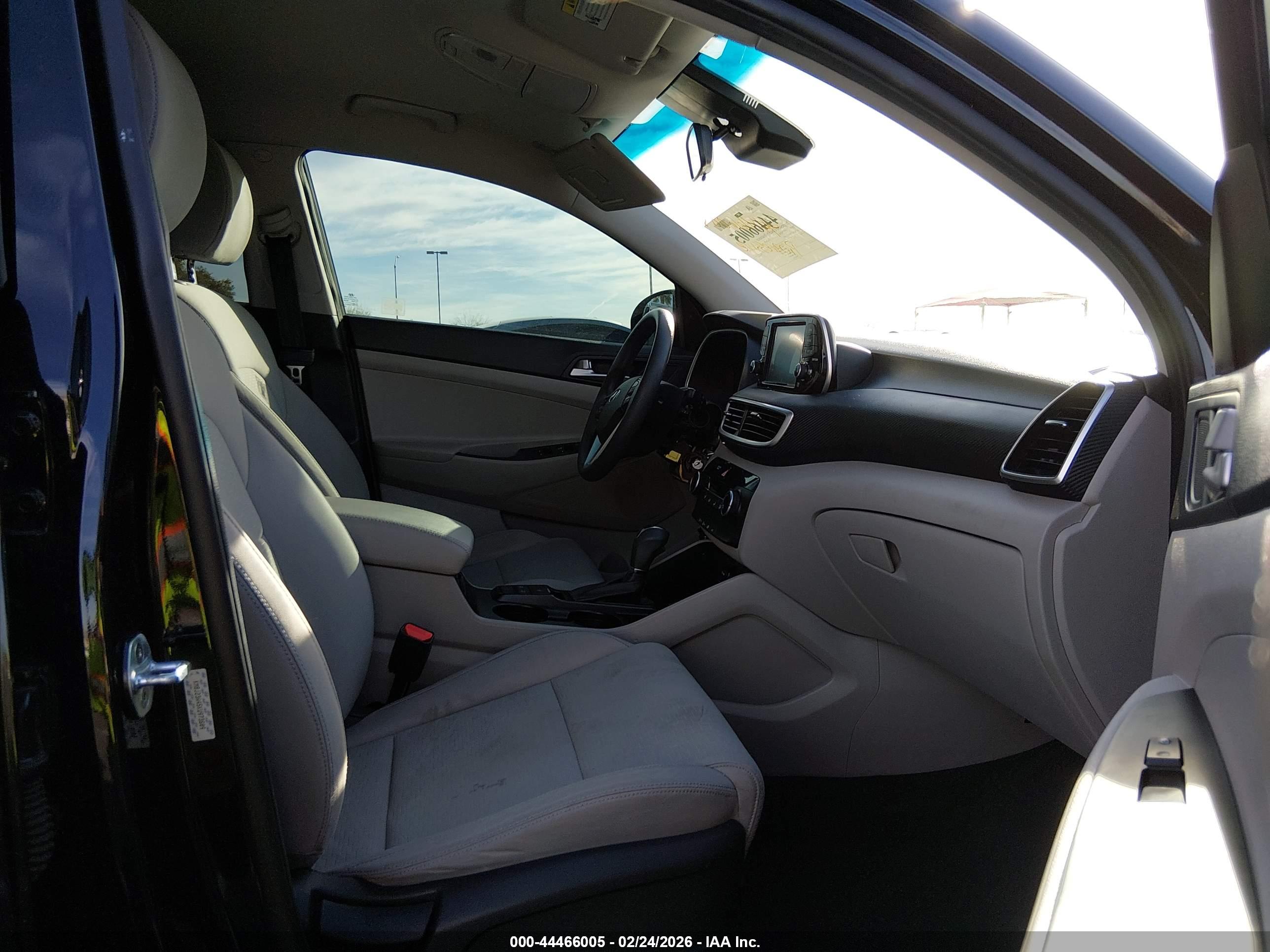 HYUNDAI TUCSON image 5