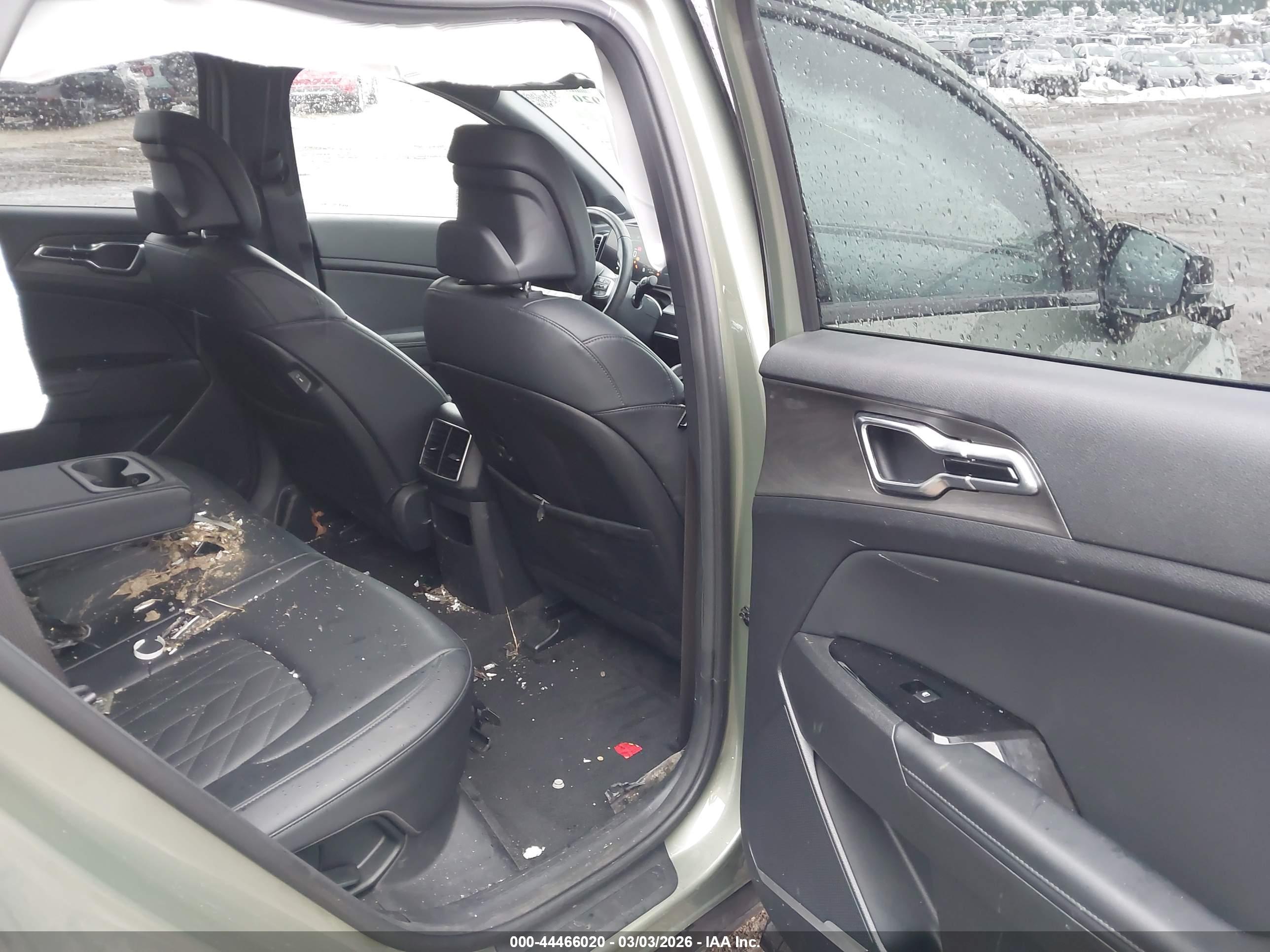 KIA SPORTAGE image 8