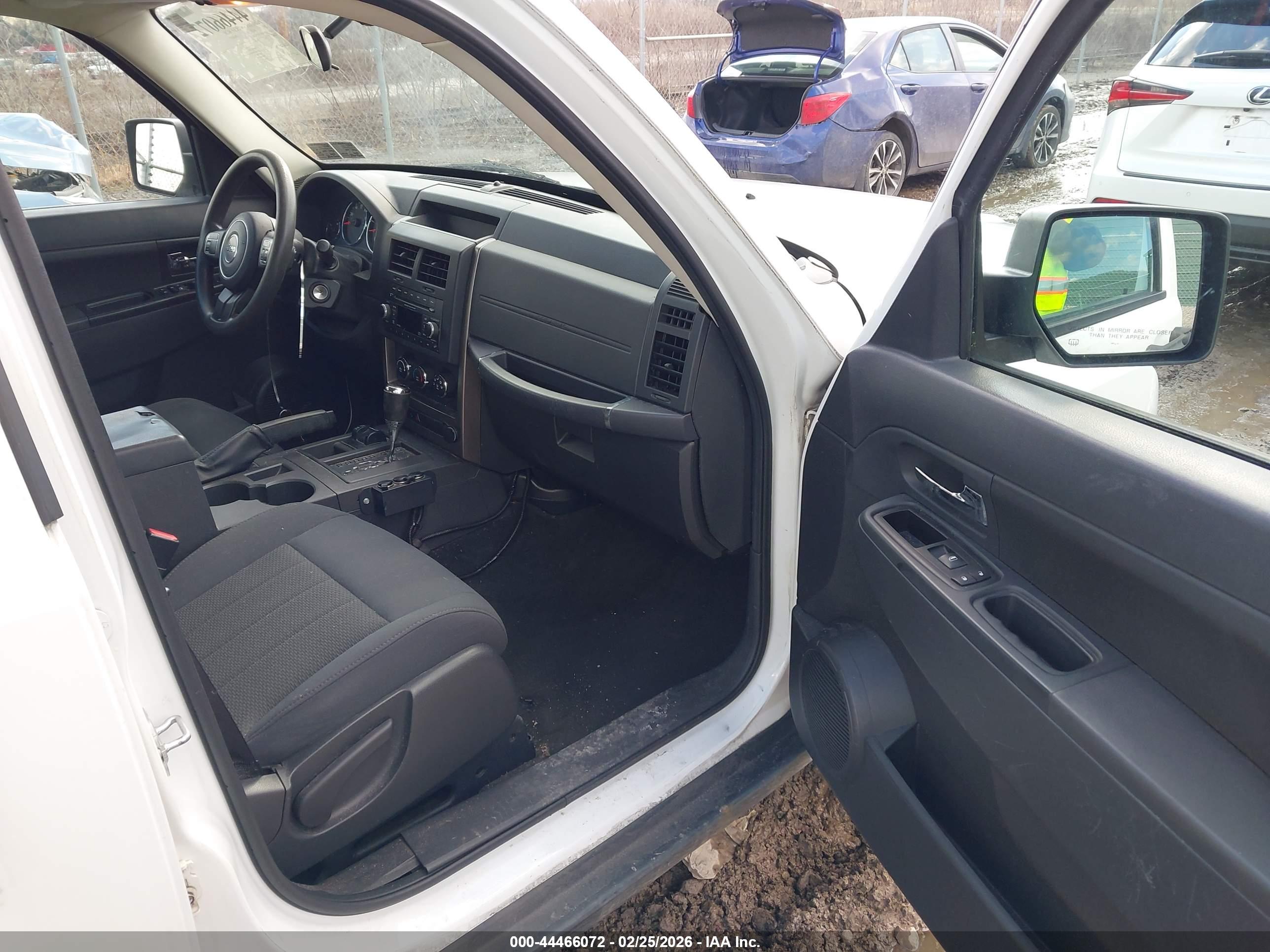 JEEP LIBERTY image 5