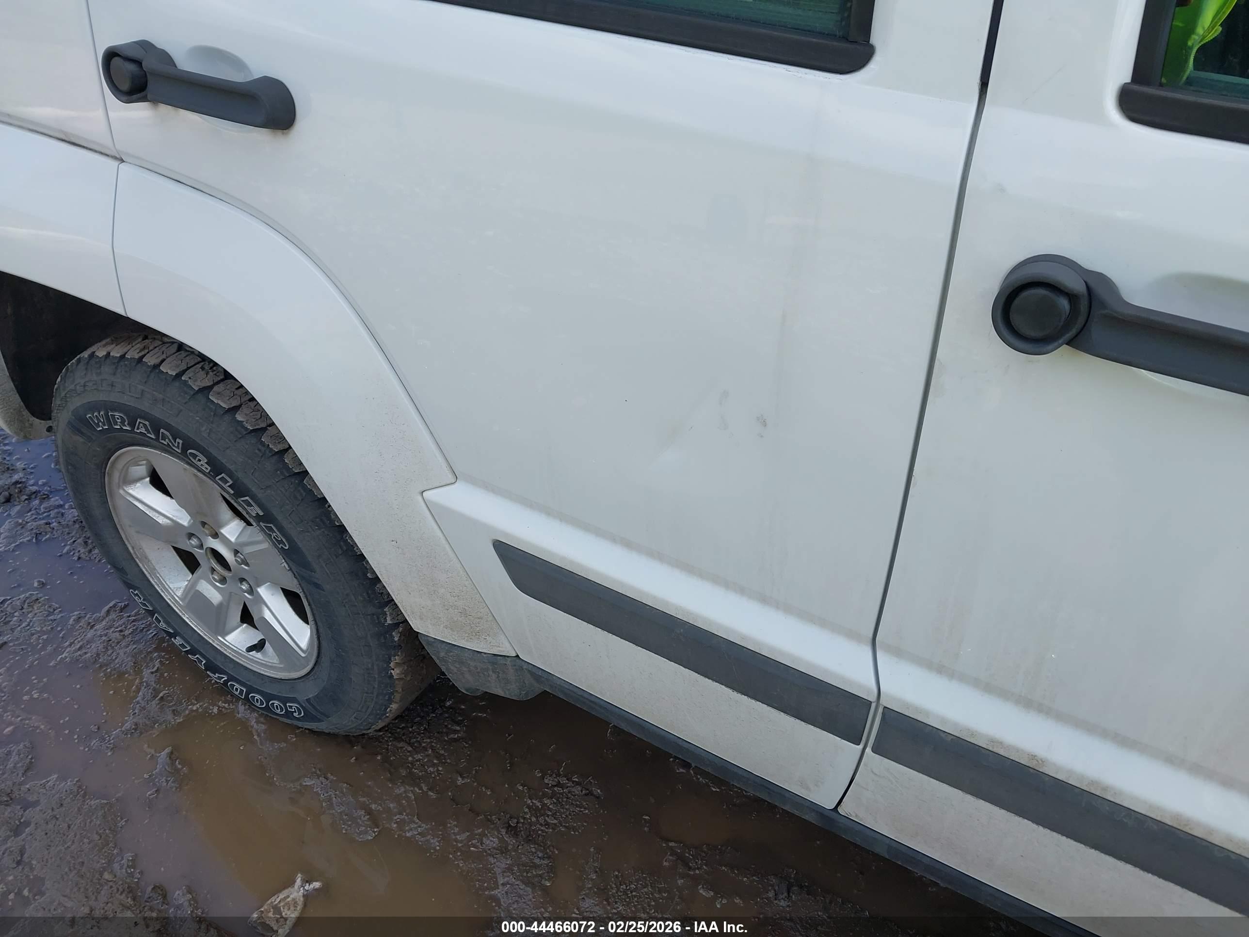 JEEP LIBERTY image 6