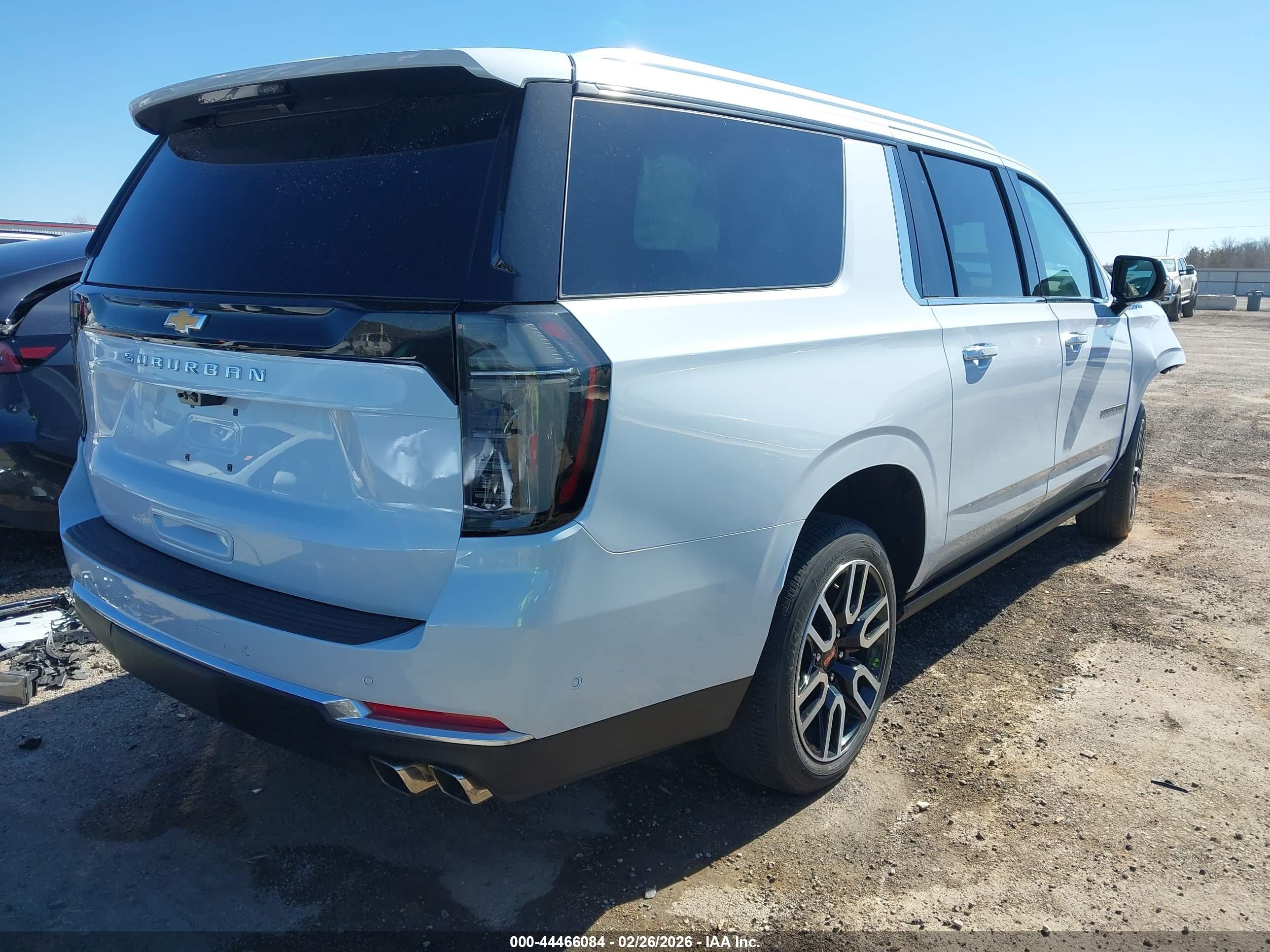 CHEVROLET SUBURBAN image 4