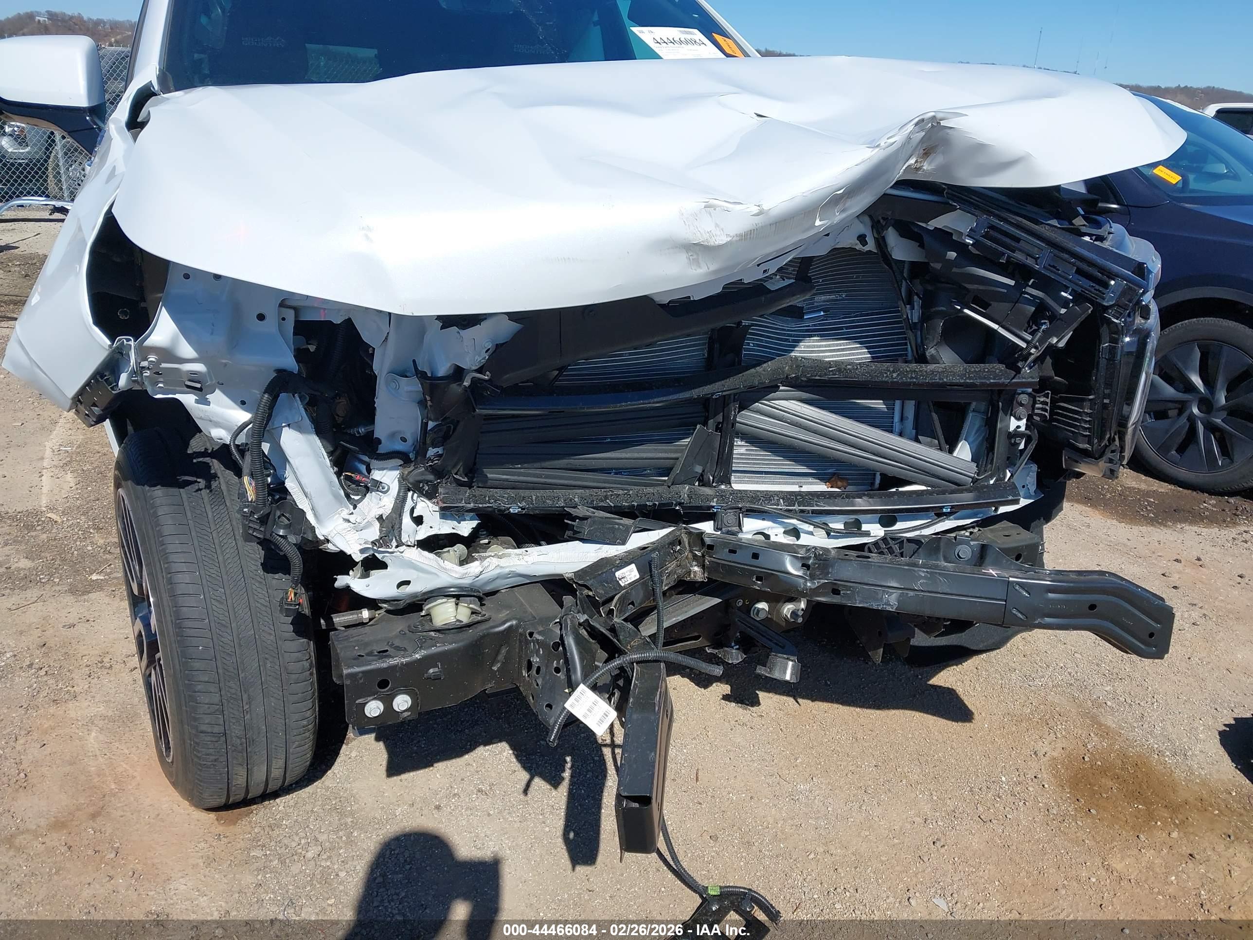 CHEVROLET SUBURBAN image 6