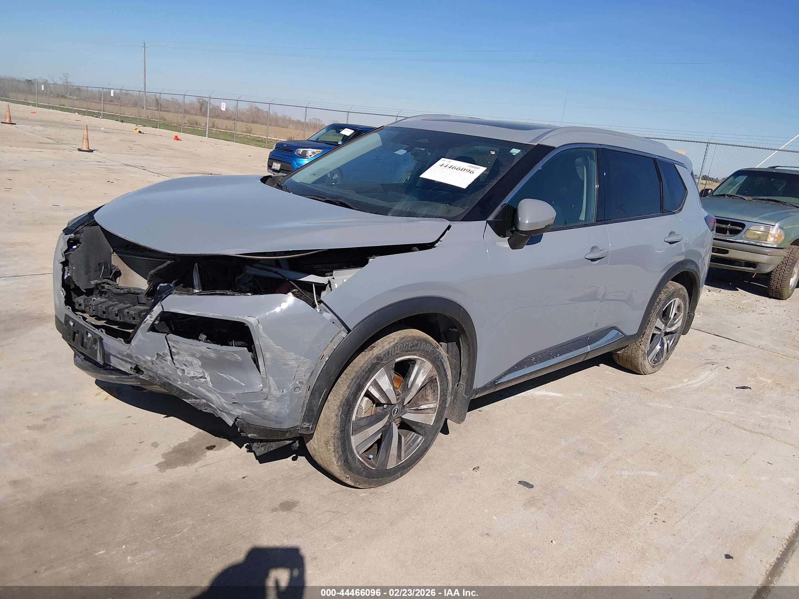 NISSAN ROGUE image 2