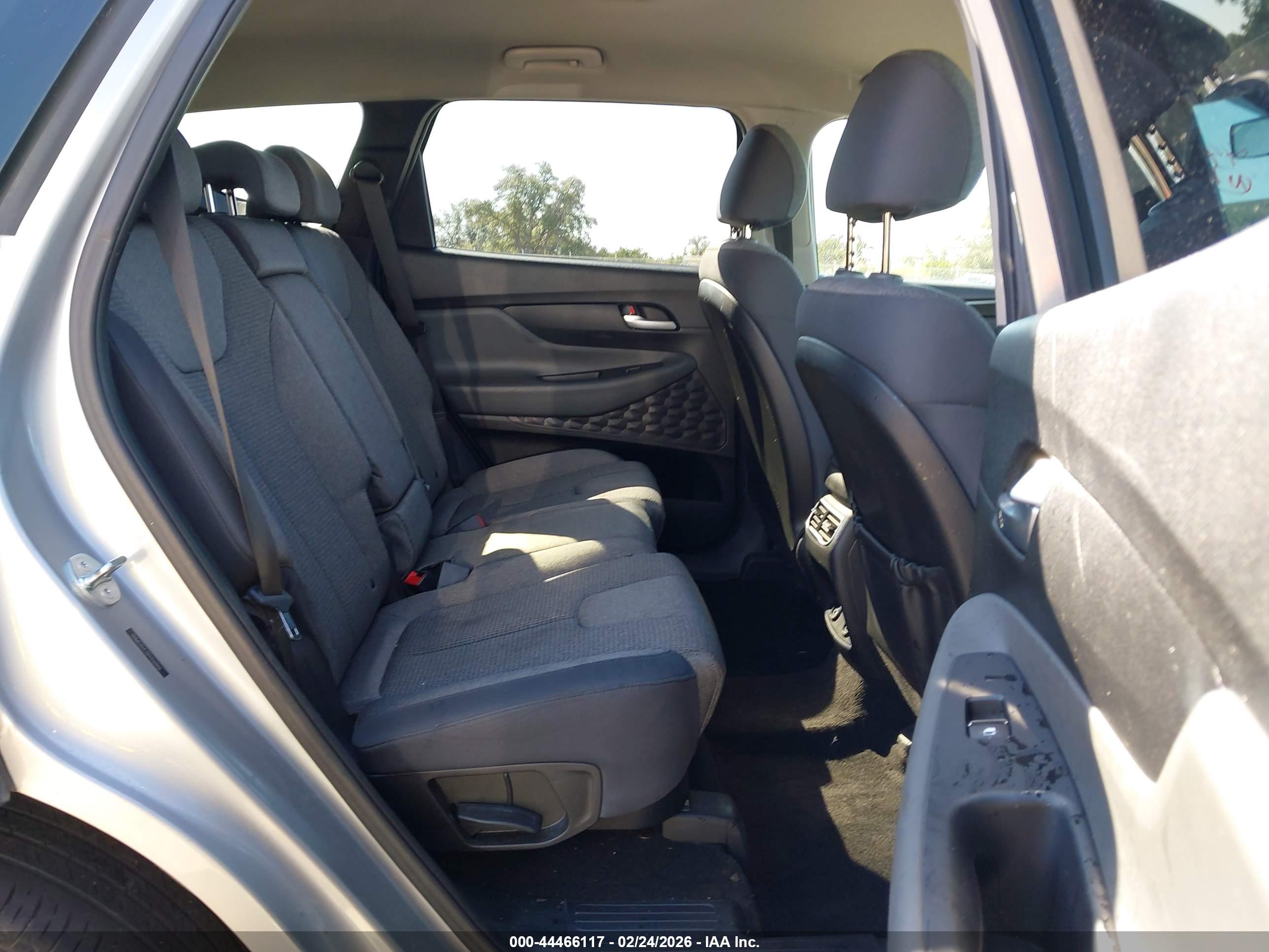 HYUNDAI SANTA image 8