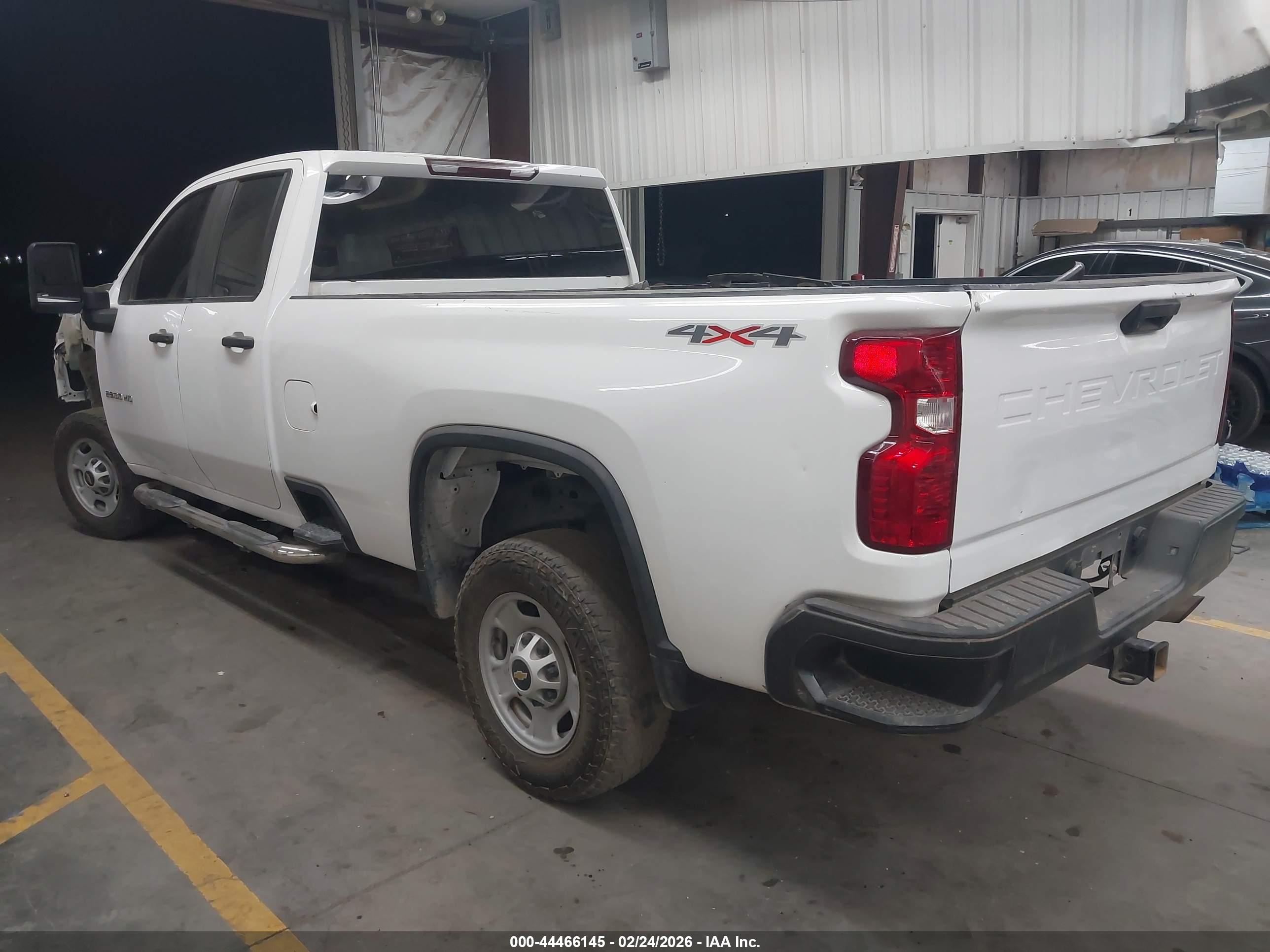 CHEVROLET SILVERADO image 3