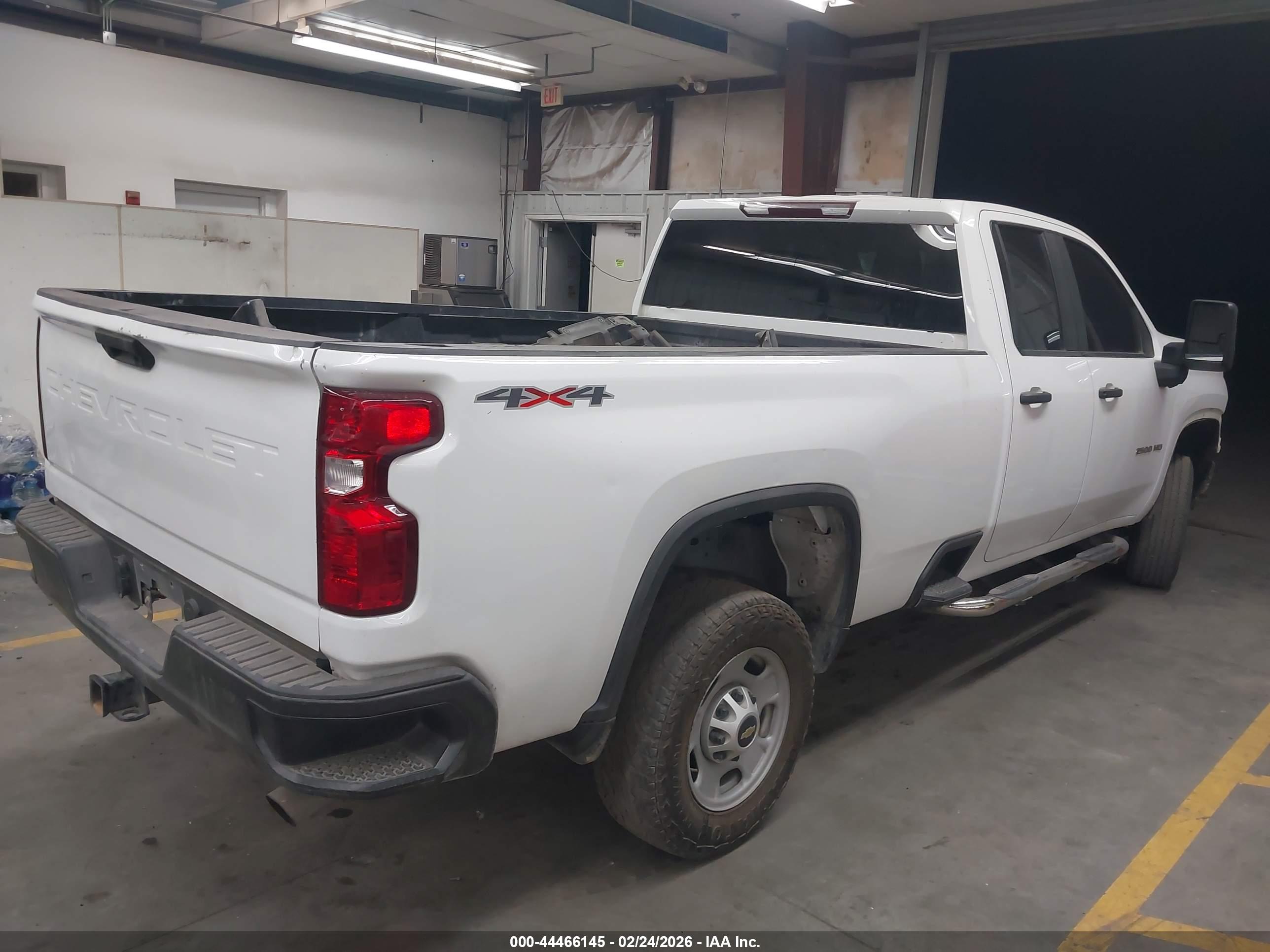 CHEVROLET SILVERADO image 4