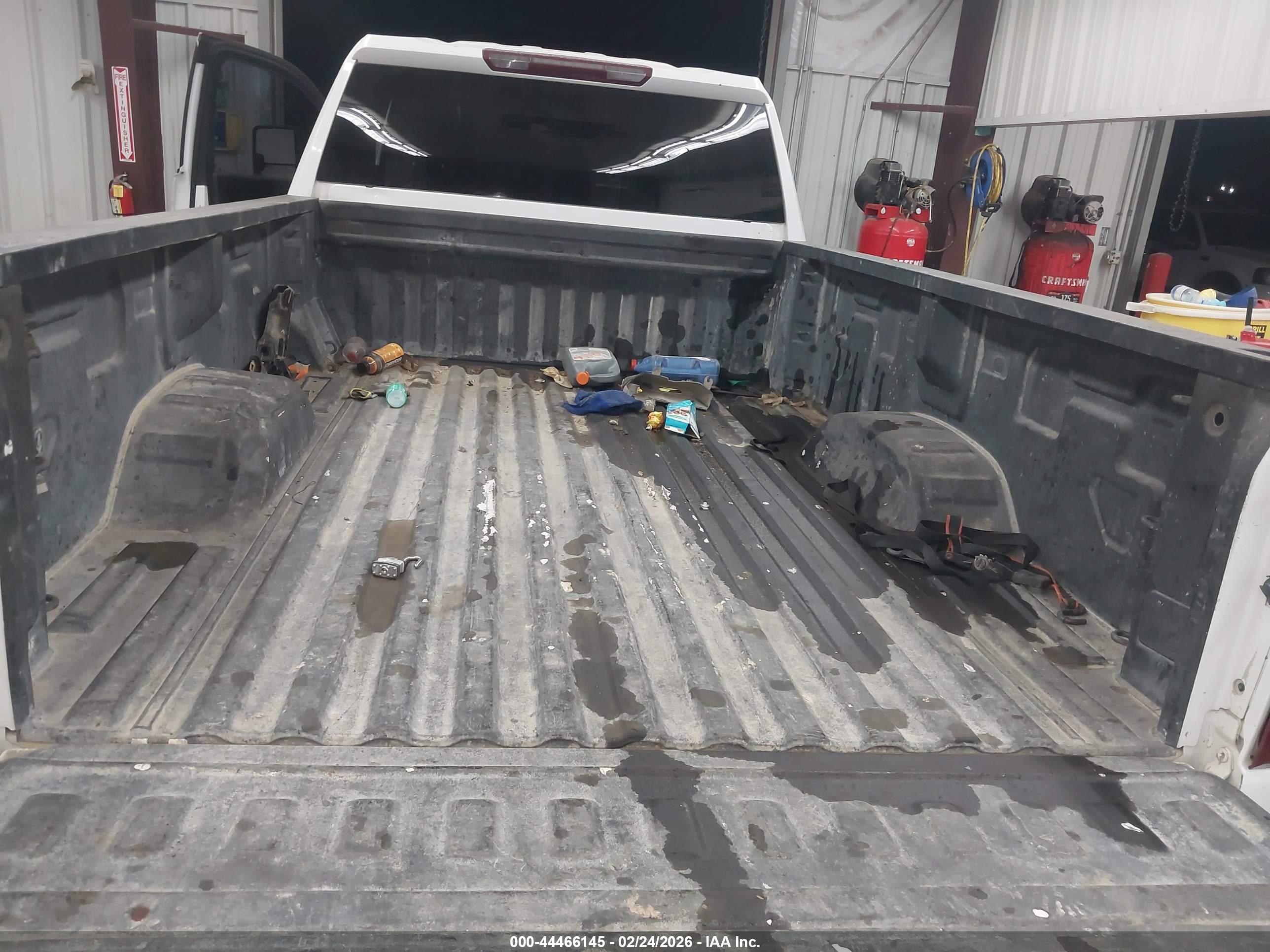 CHEVROLET SILVERADO image 7