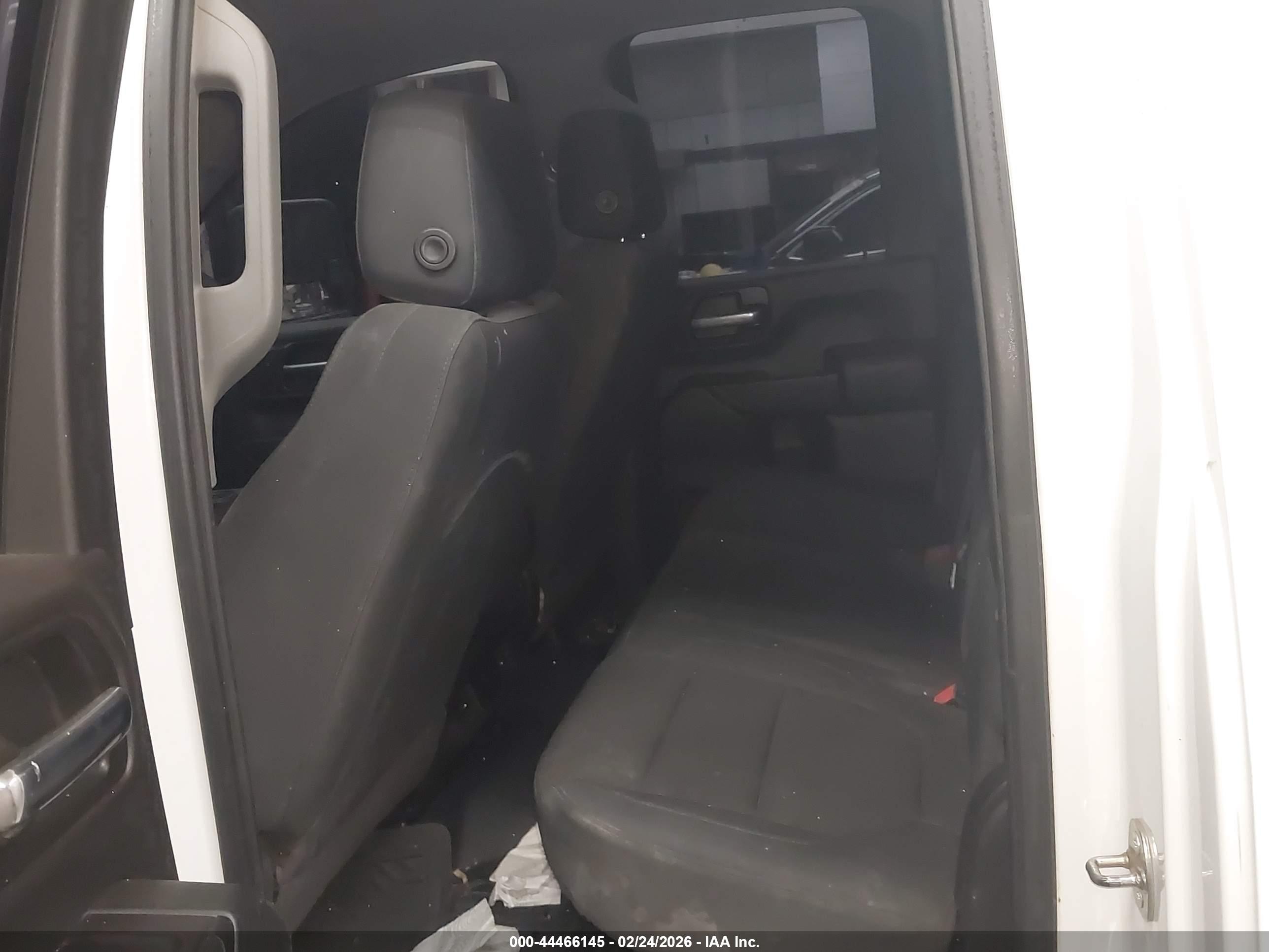 CHEVROLET SILVERADO image 8