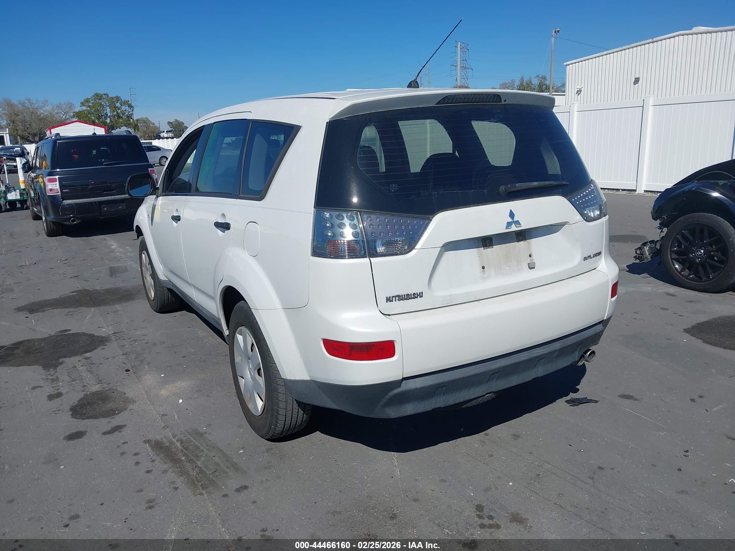 MITSUBISHI OUTLANDER image 3