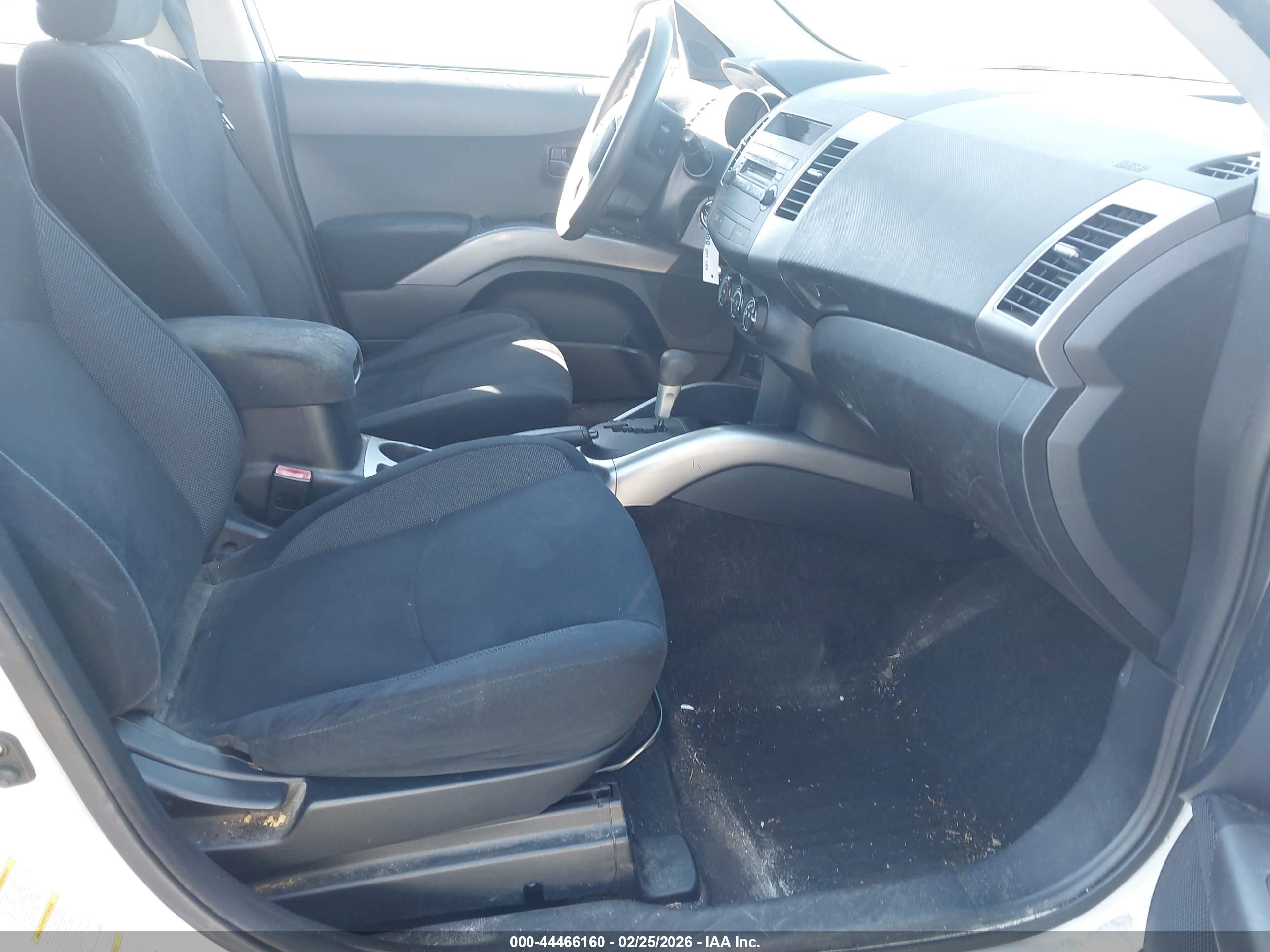 MITSUBISHI OUTLANDER image 5