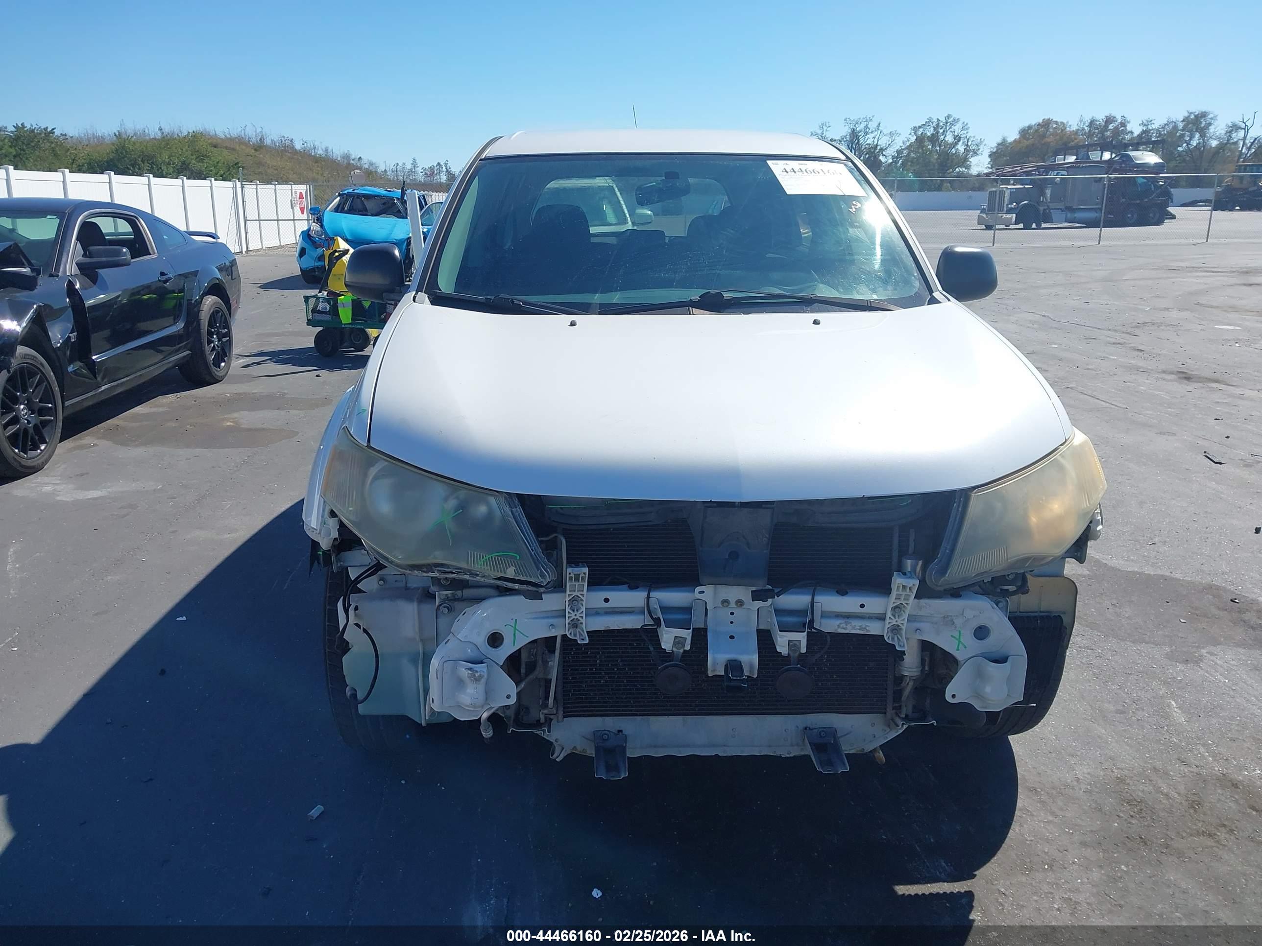 MITSUBISHI OUTLANDER image 6