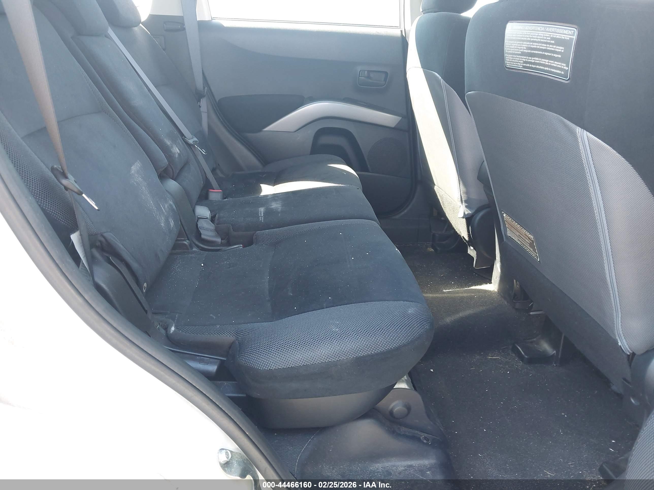 MITSUBISHI OUTLANDER image 8