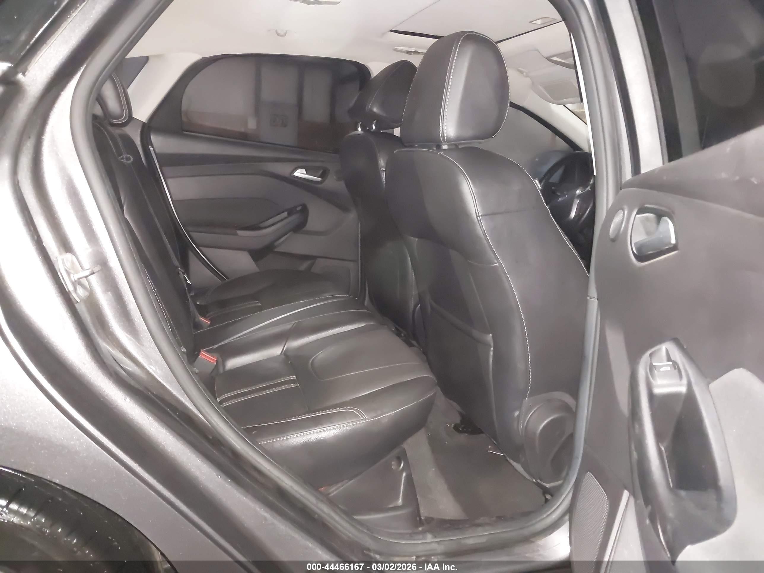 FORD FOCUS image 8