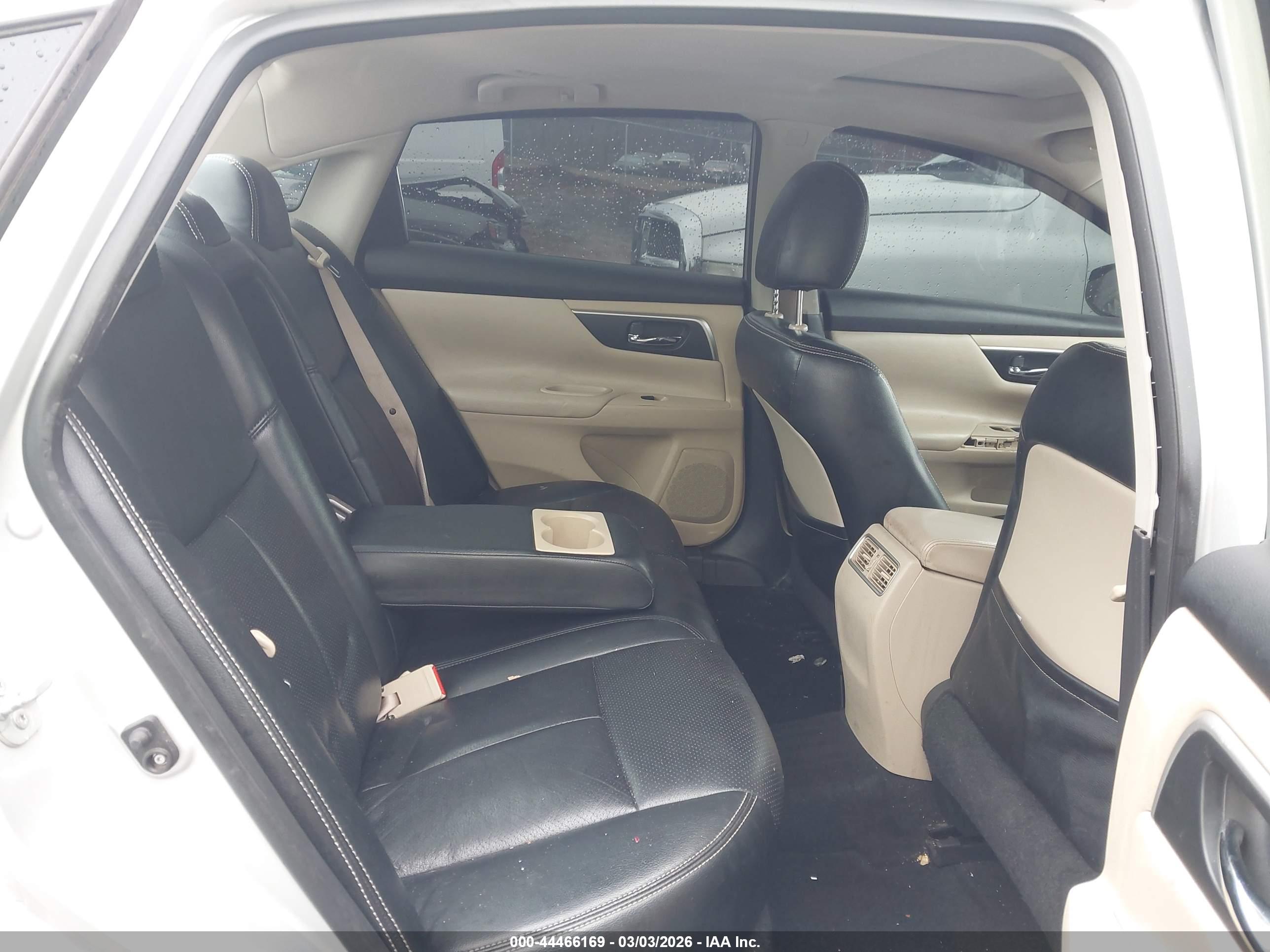 NISSAN ALTIMA image 8