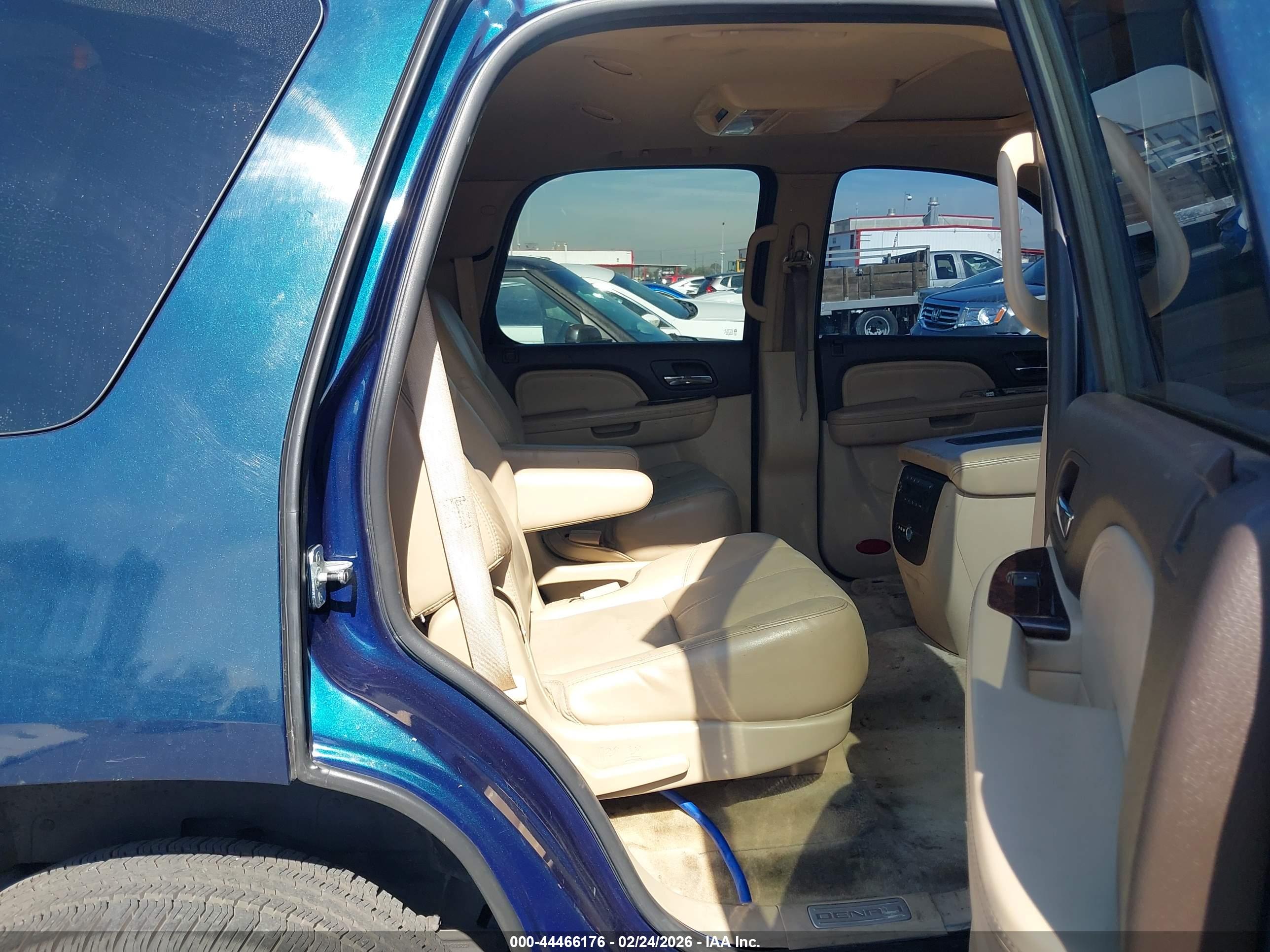 GMC YUKON image 8