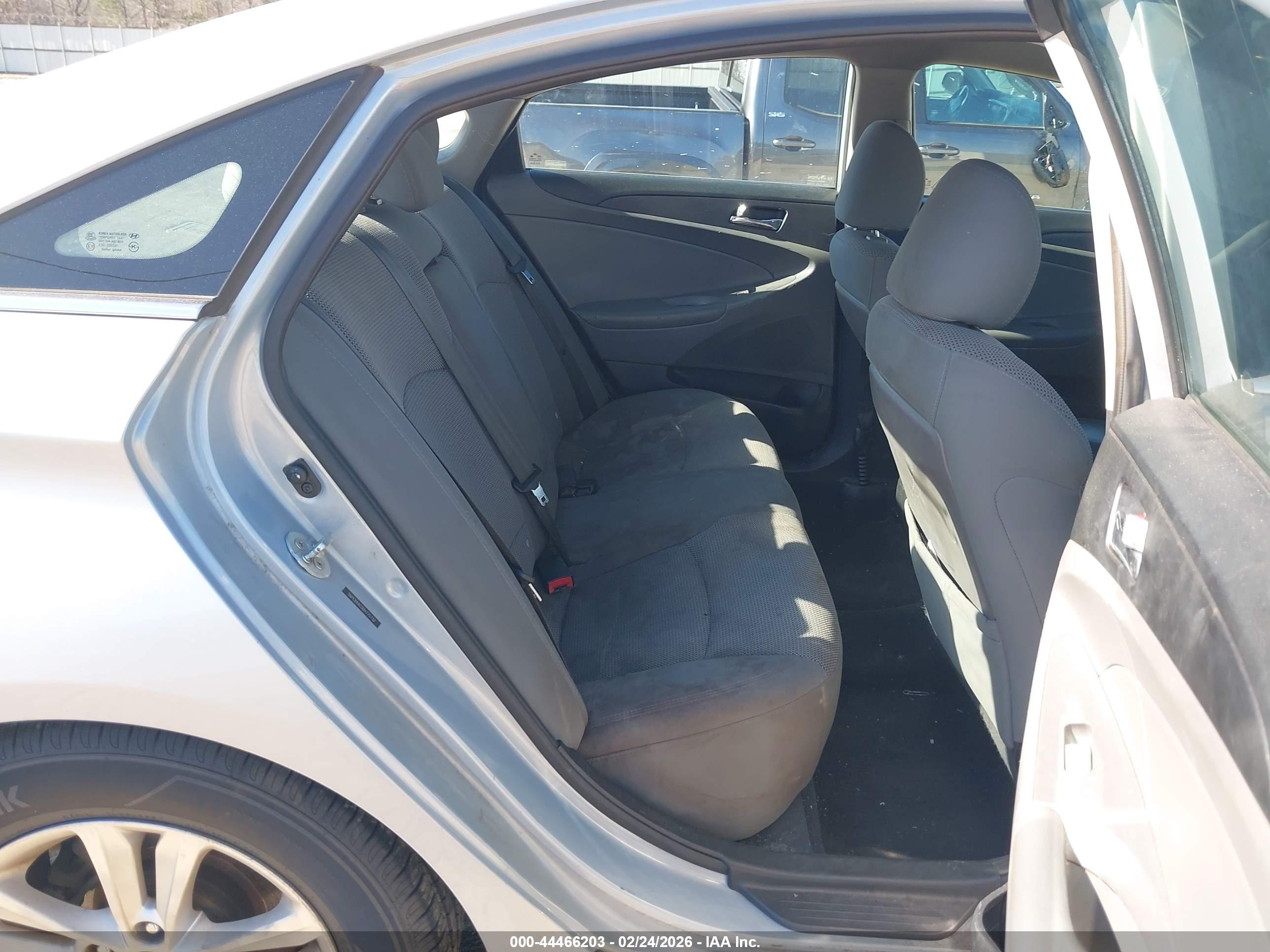 HYUNDAI SONATA image 8