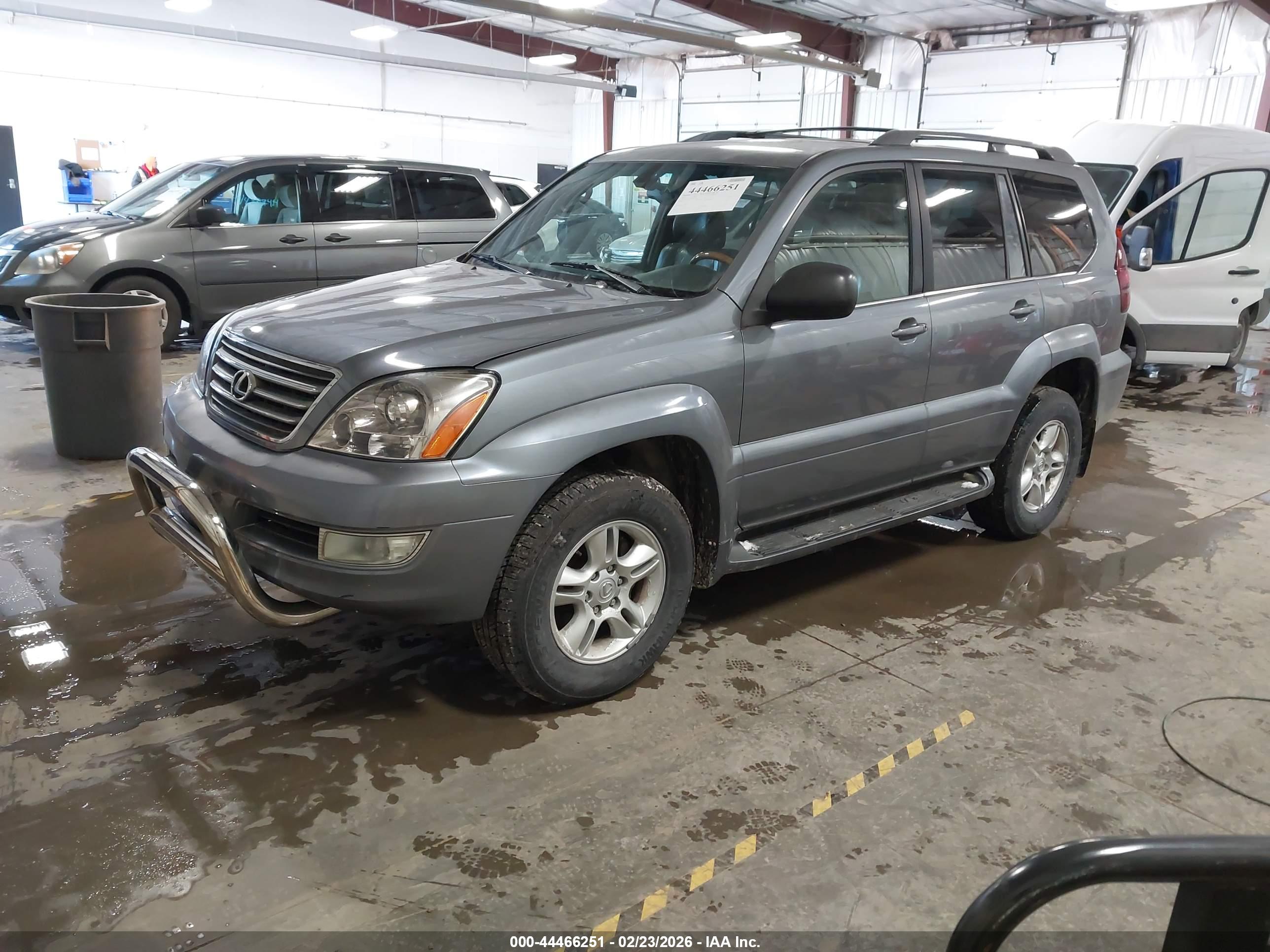LEXUS GX image 2