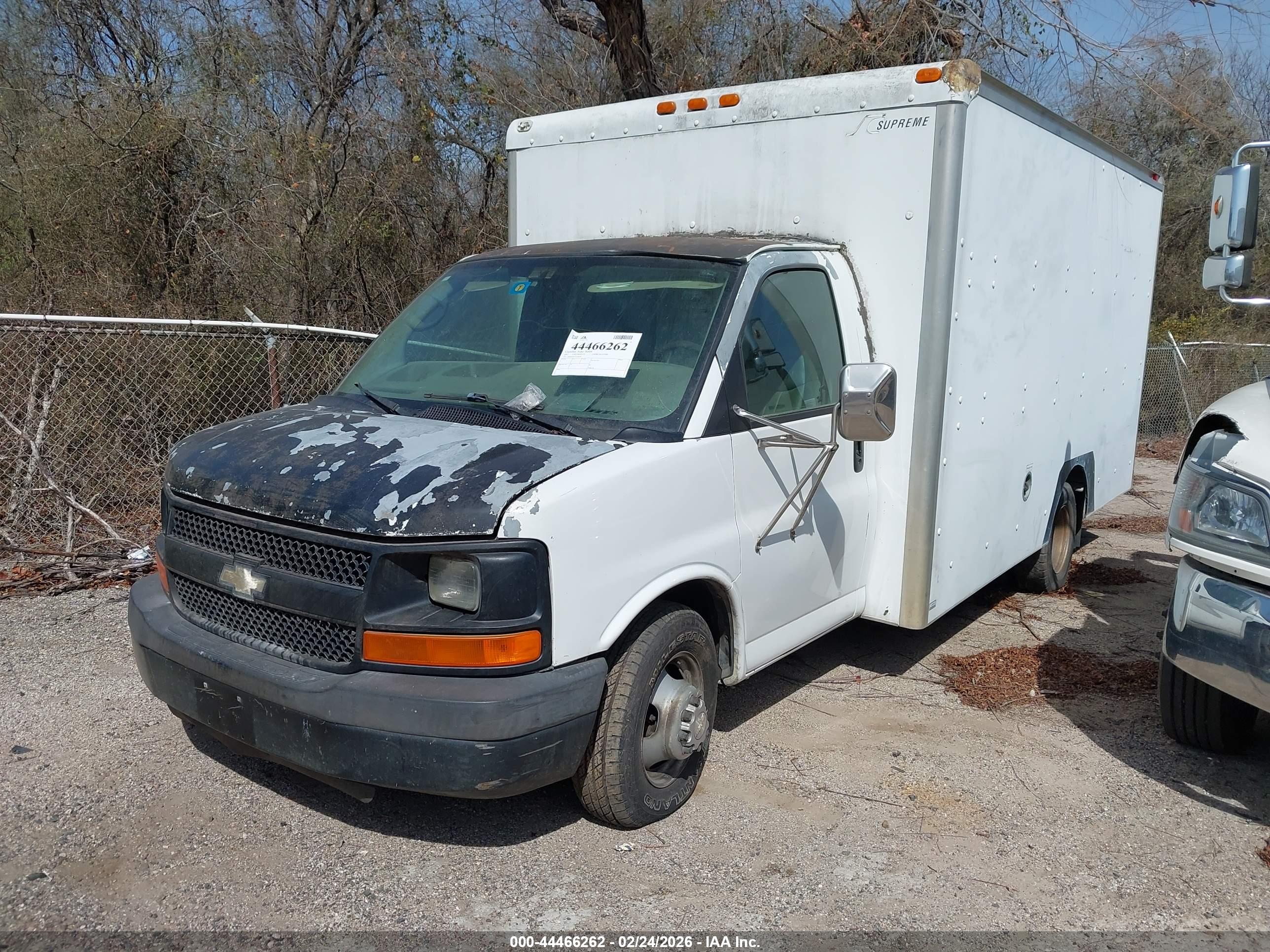 CHEVROLET EXPRESS image 2