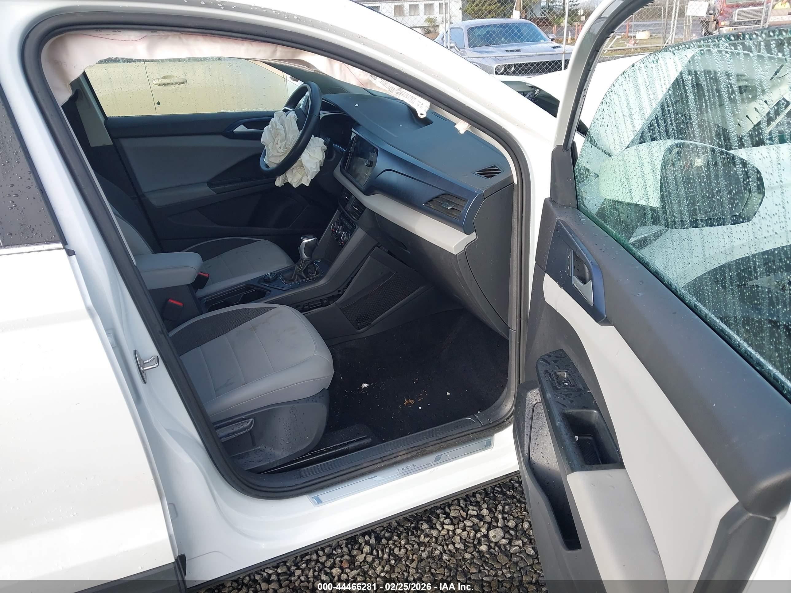 VOLKSWAGEN TAOS image 5