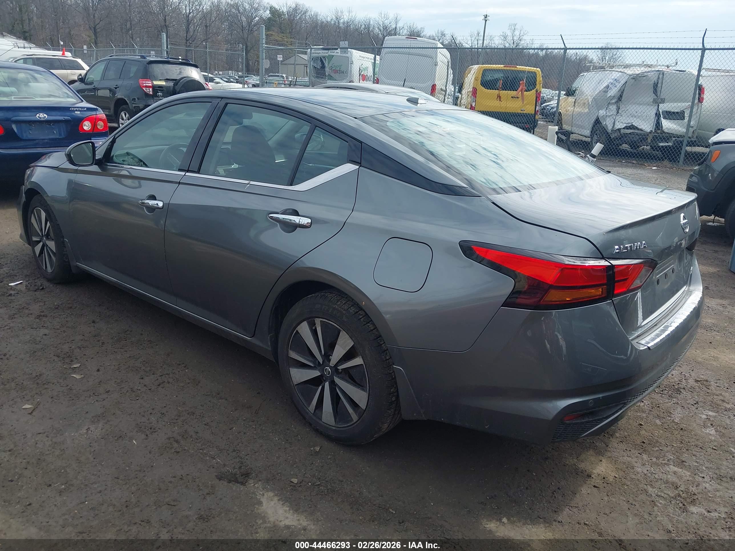 NISSAN ALTIMA image 3