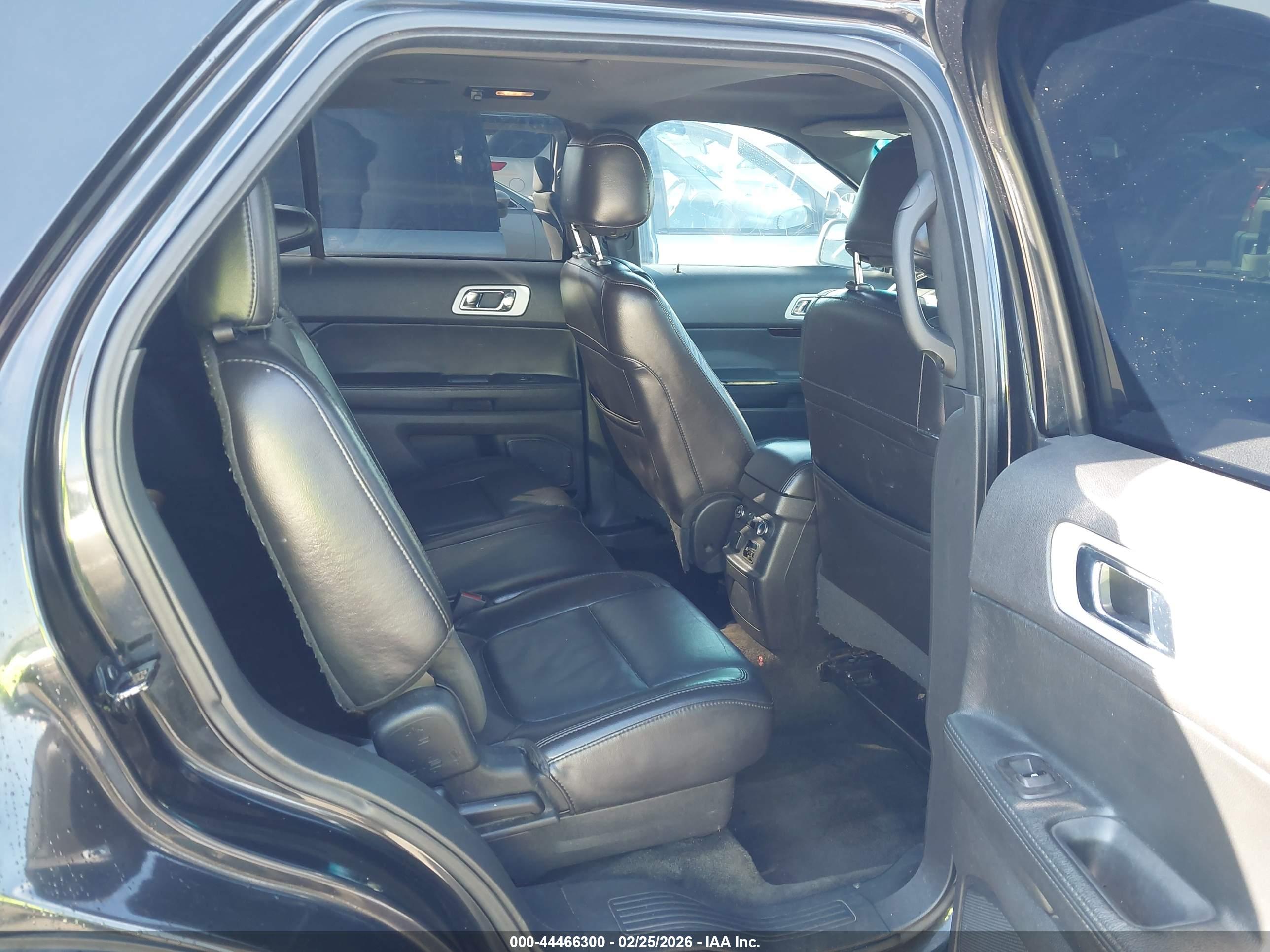 FORD EXPLORER image 8
