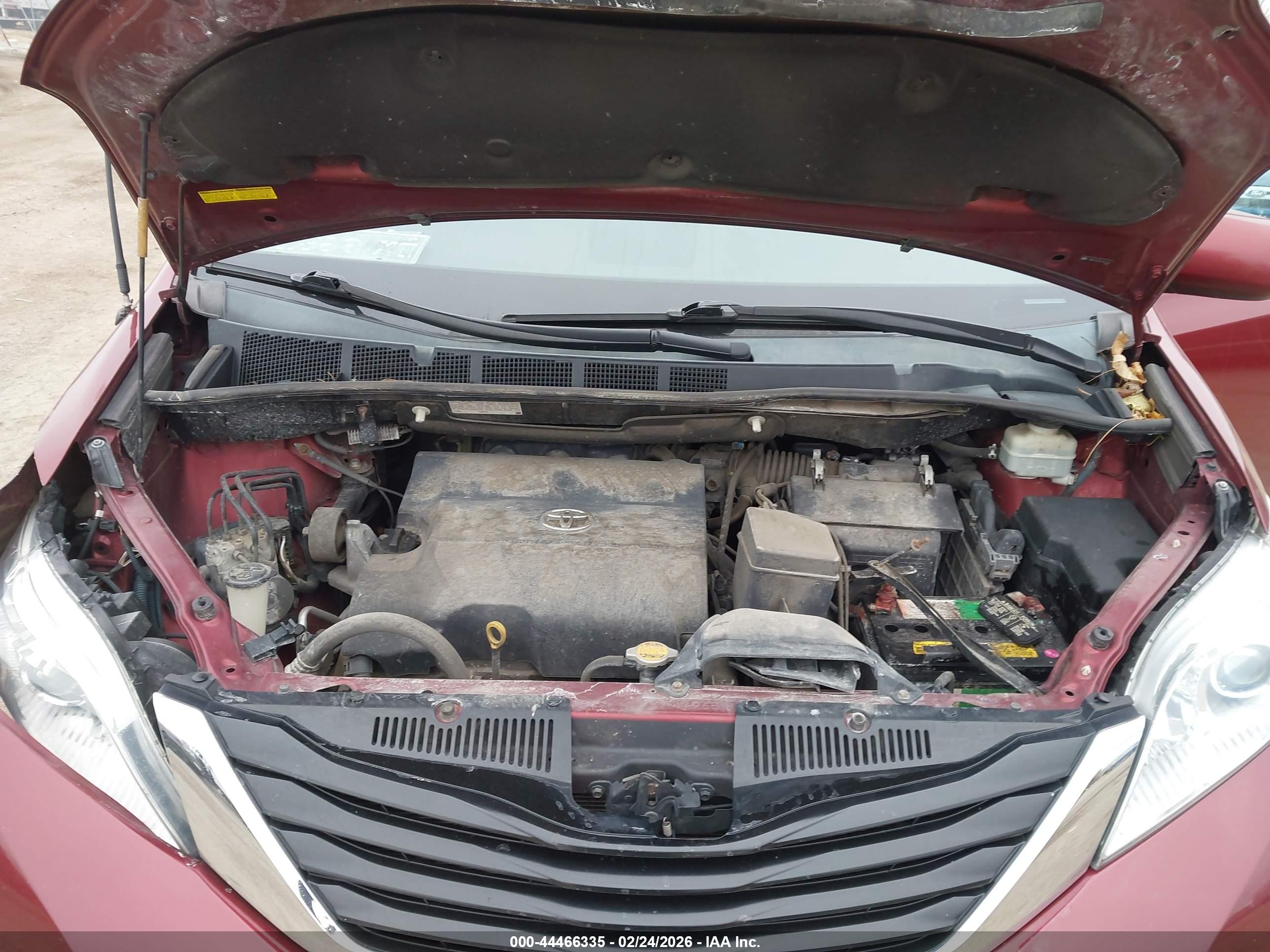 TOYOTA SIENNA image 10