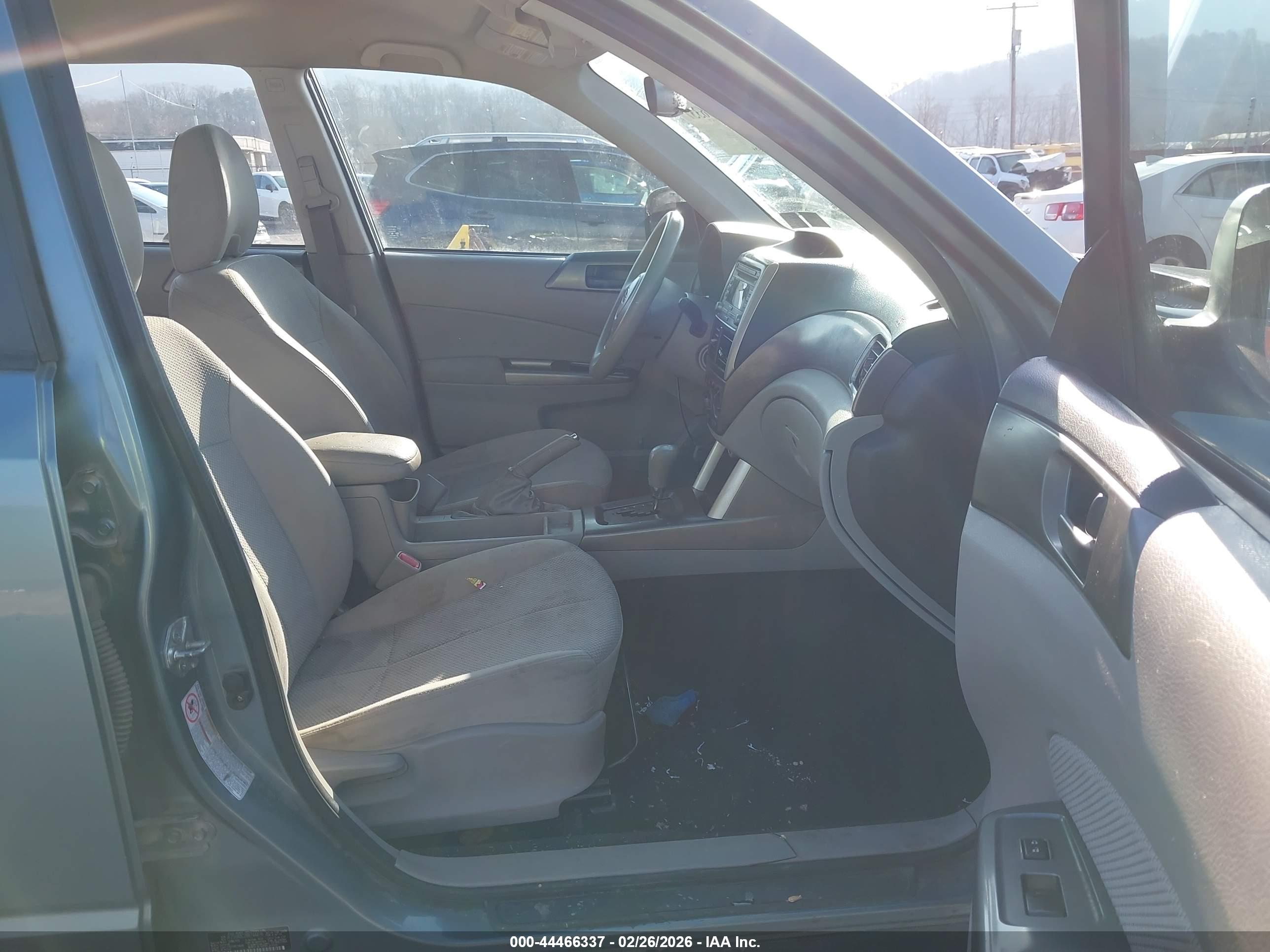 SUBARU FORESTER image 5