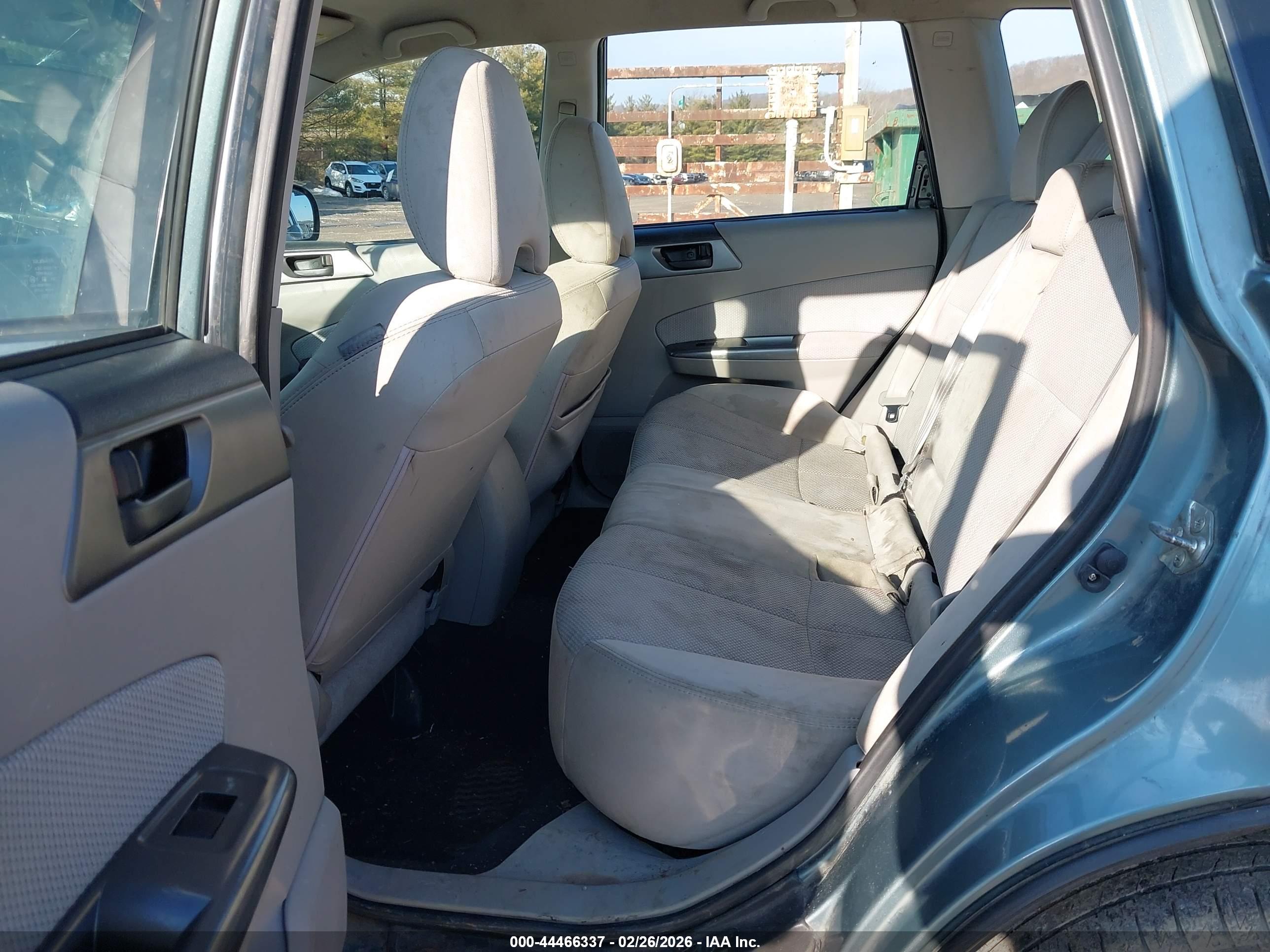 SUBARU FORESTER image 8