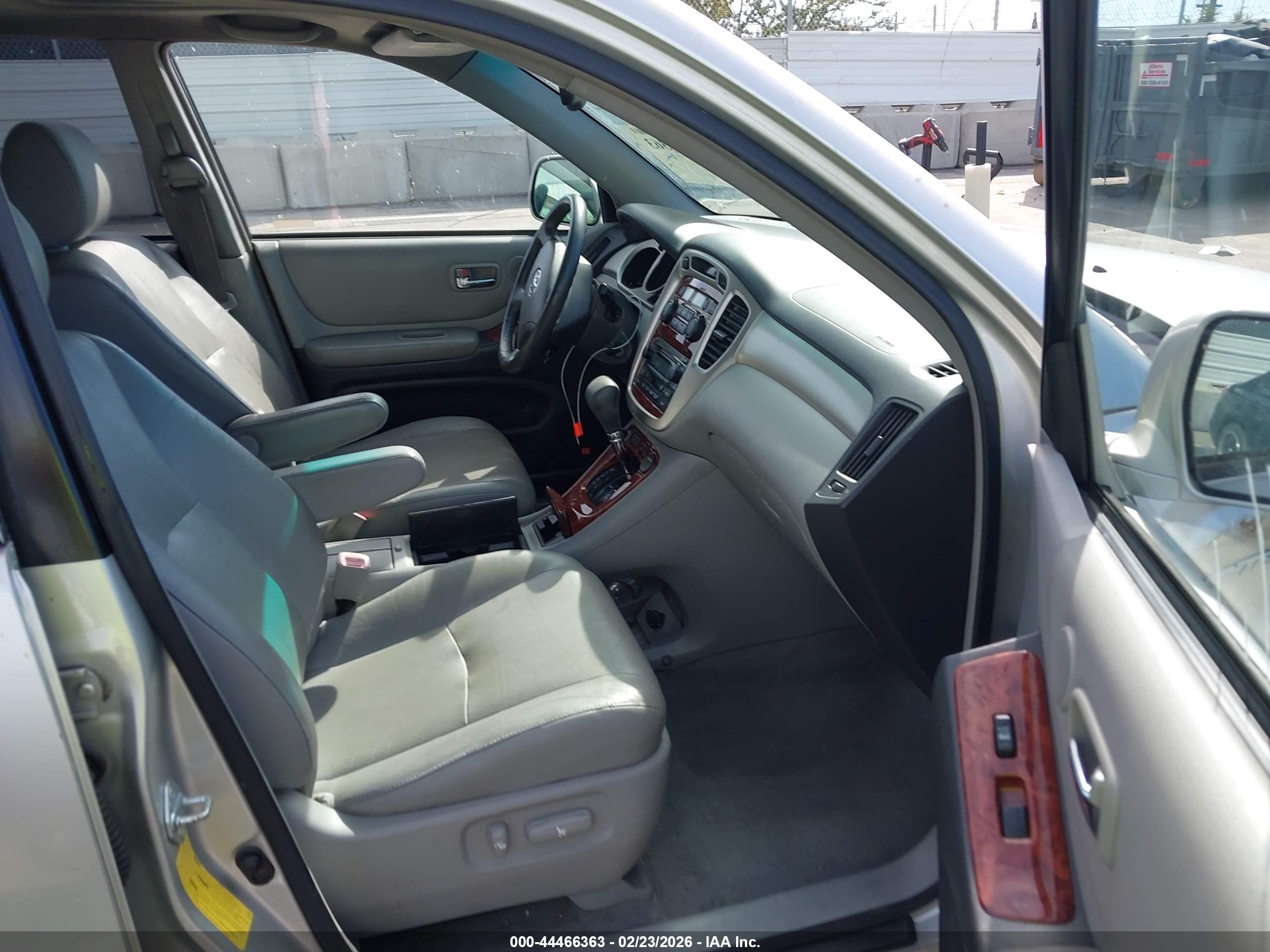 TOYOTA HIGHLANDER image 5