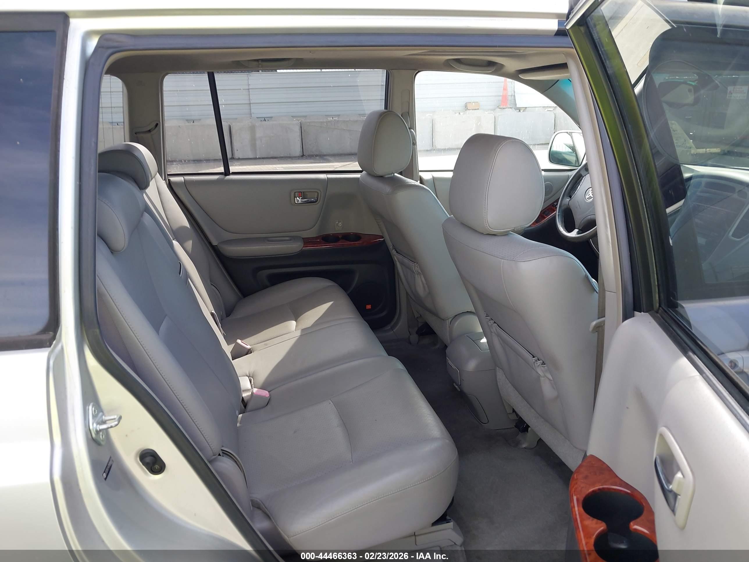 TOYOTA HIGHLANDER image 8