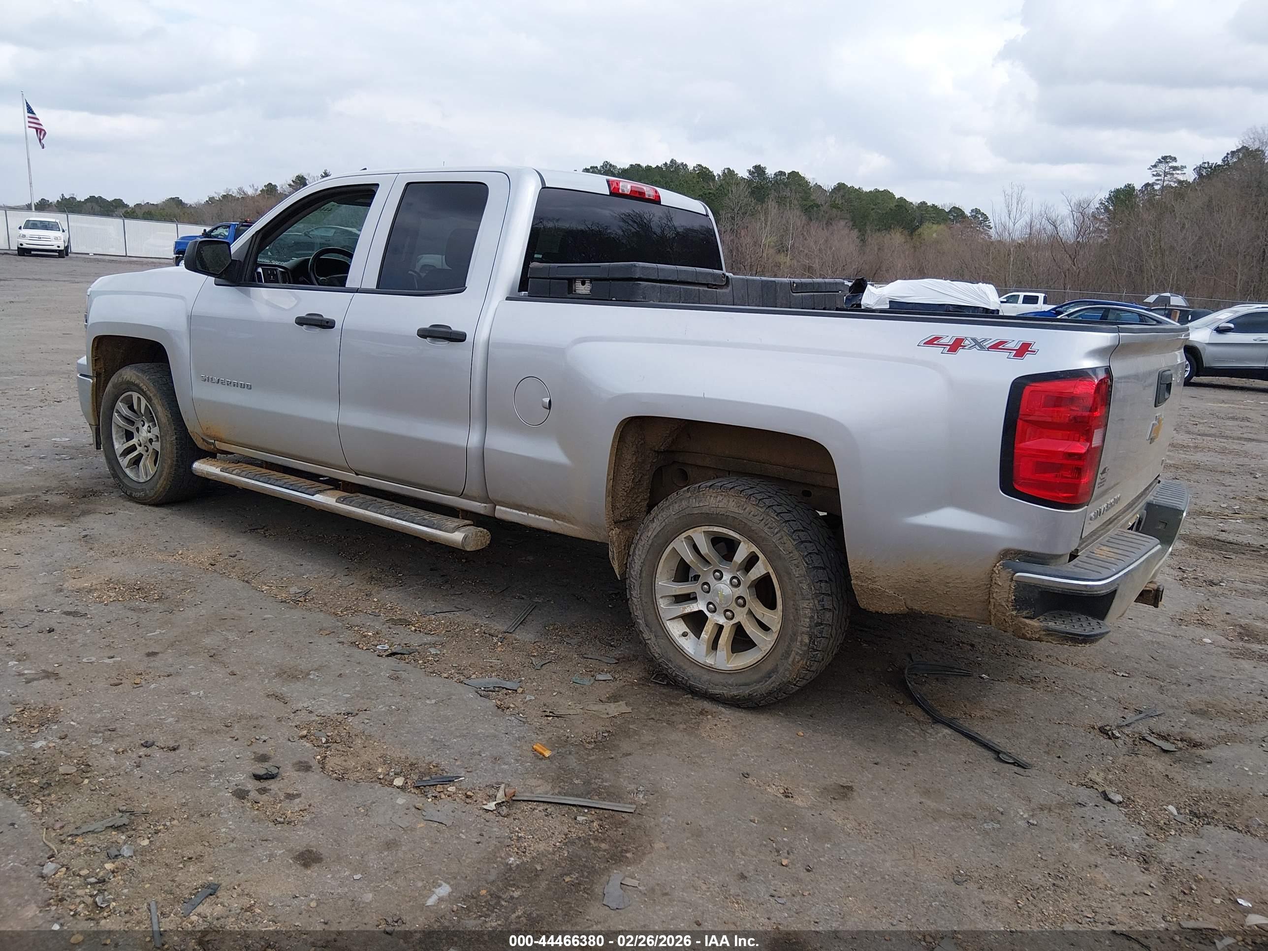 CHEVROLET SILVERADO image 3