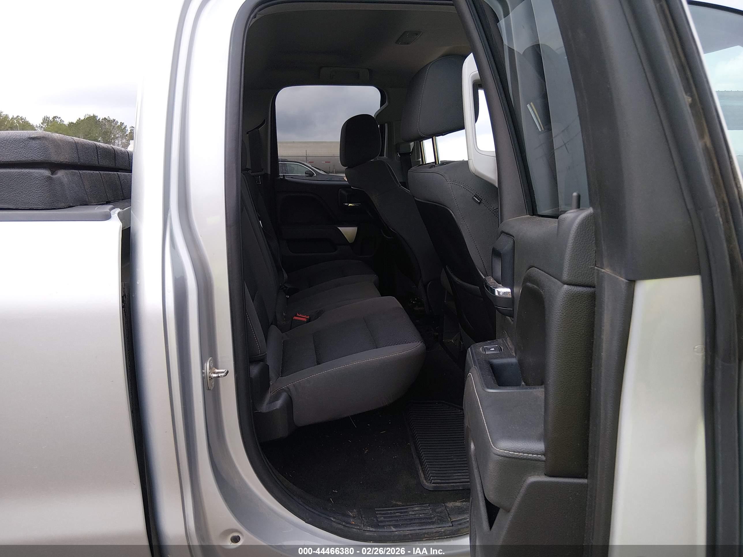 CHEVROLET SILVERADO image 8