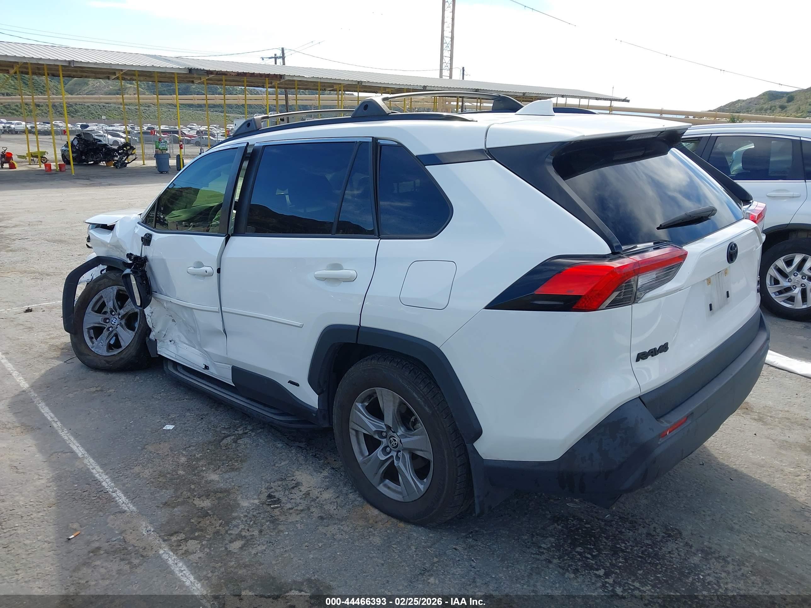 TOYOTA RAV4 image 3