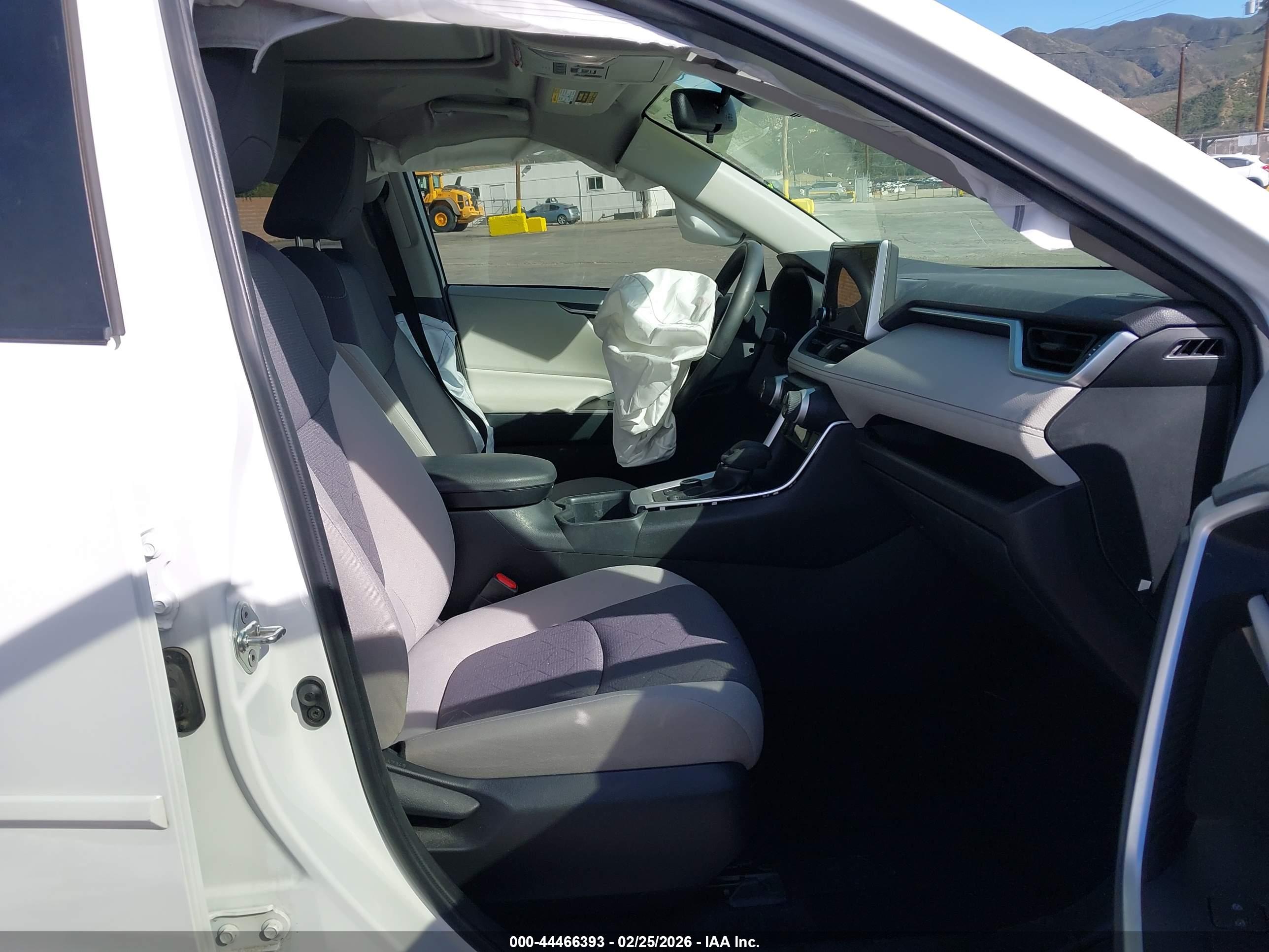 TOYOTA RAV4 image 5