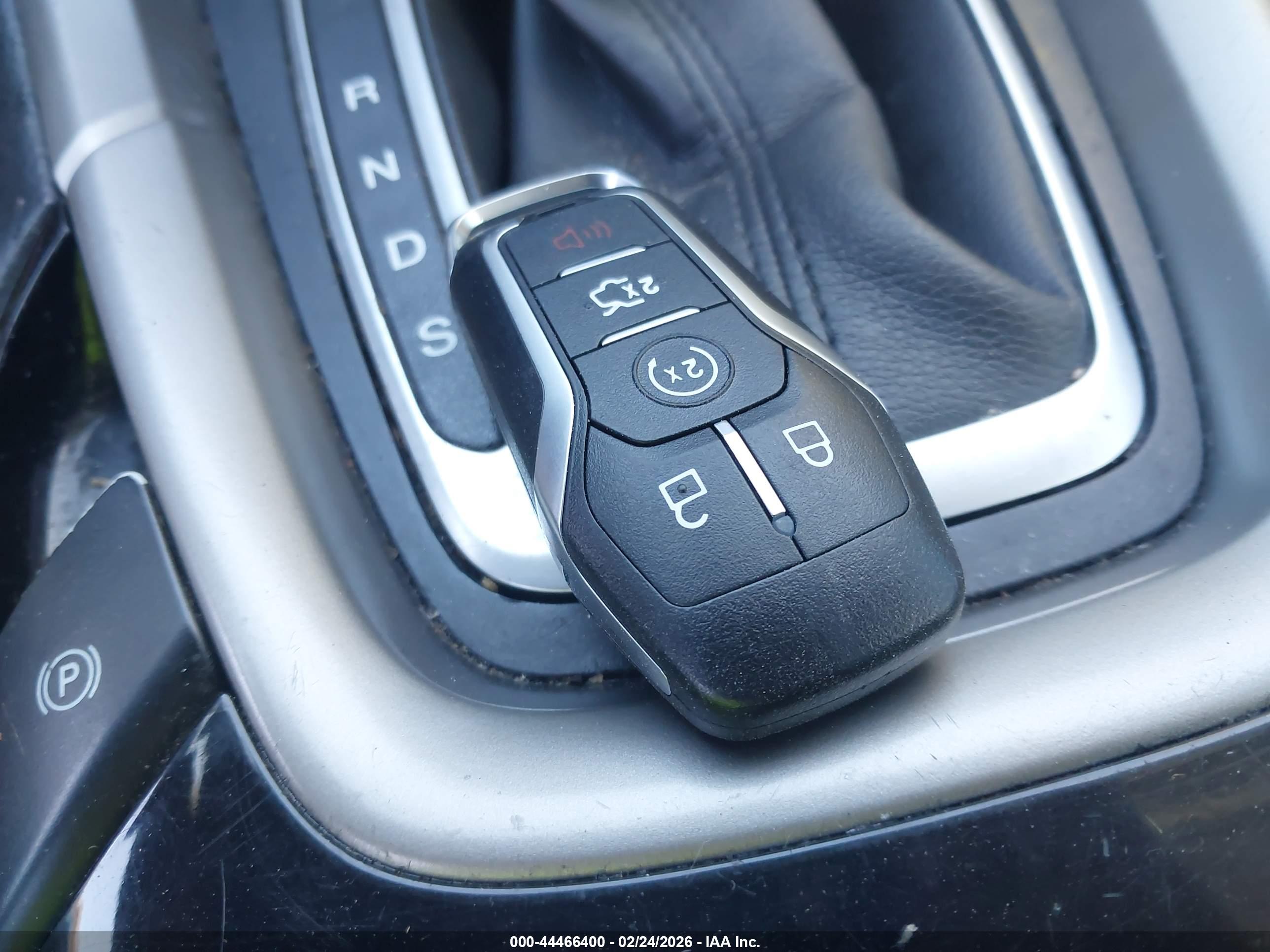 FORD FUSION image 11
